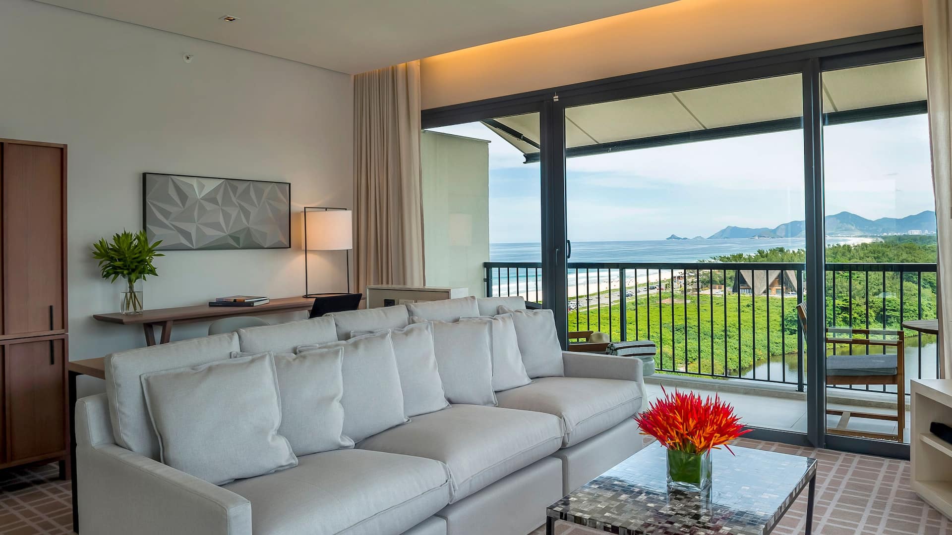 7 de 8 Grand Suite Ocean Lagoon Living Room