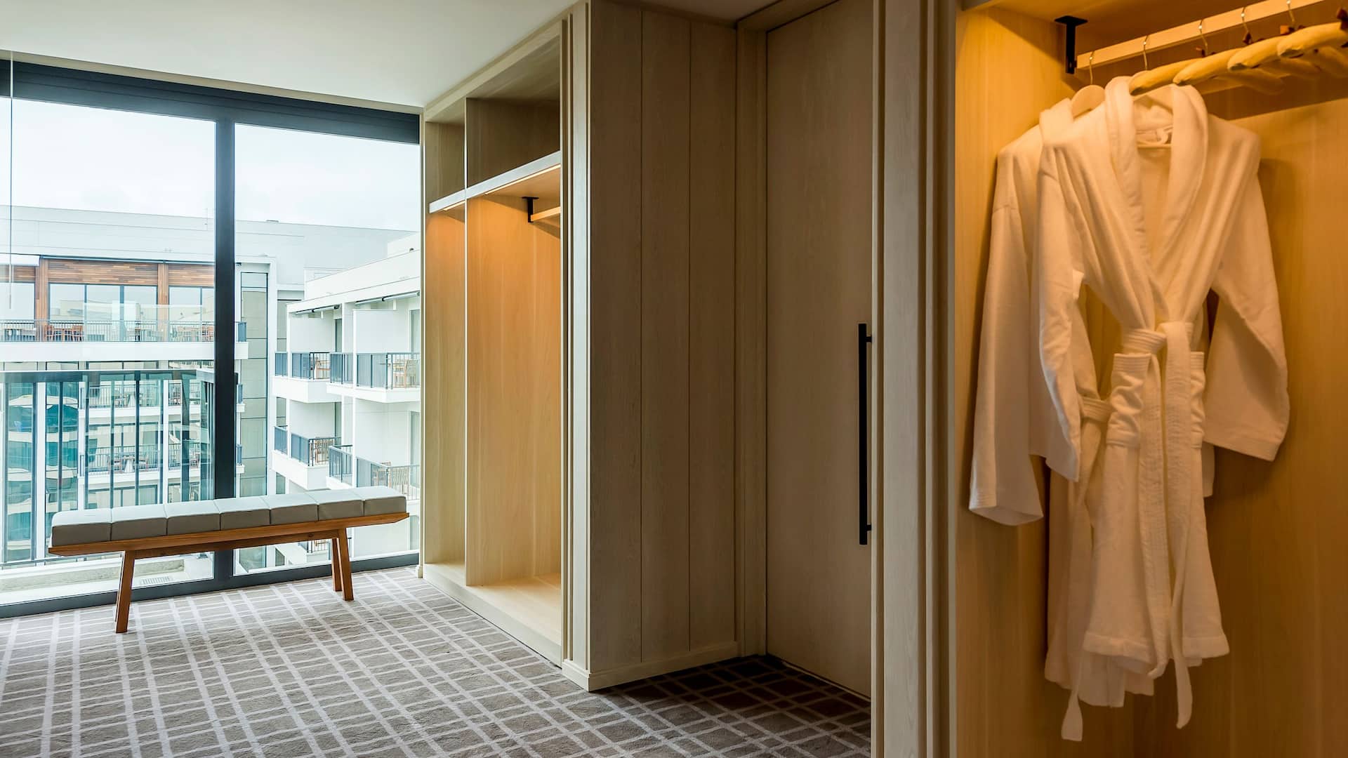 5 de 10 Penthouse Suite Closet