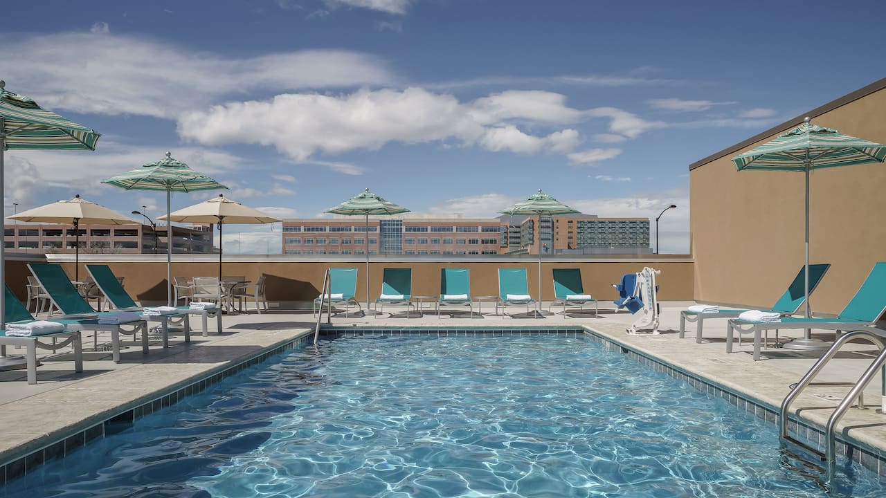 Seasonal outdoor pool in Aurora, CO at Hyatt Regency Aurora-Denver