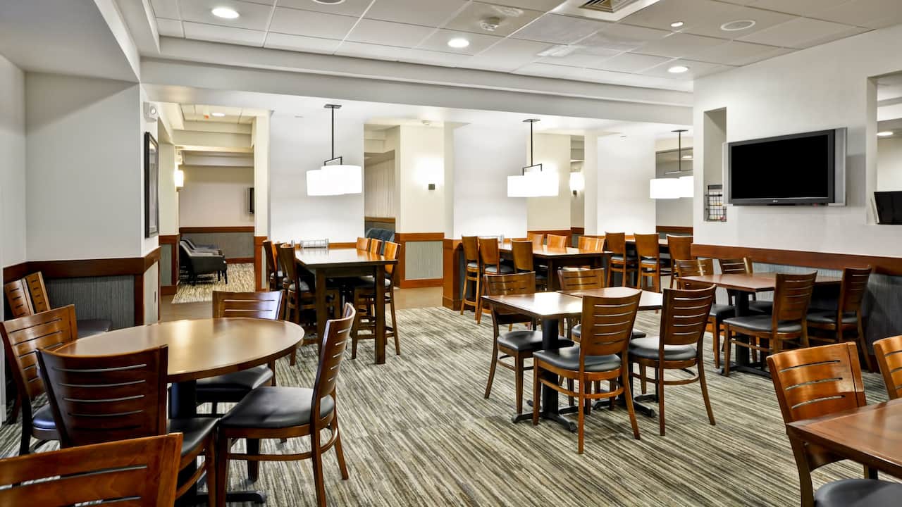 Lobby with Breakfast Seating