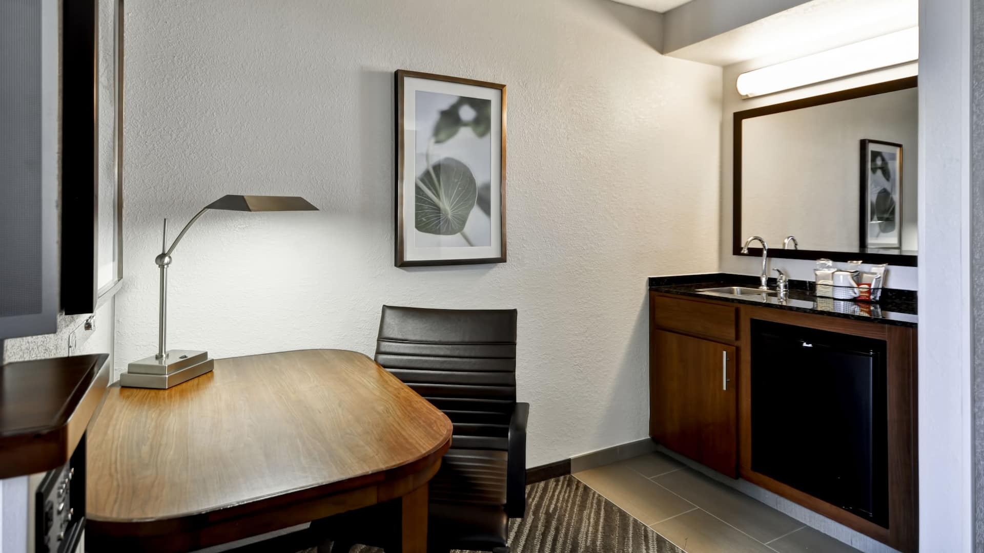 Hyatt Place Las Vegas Wet Bar Desk