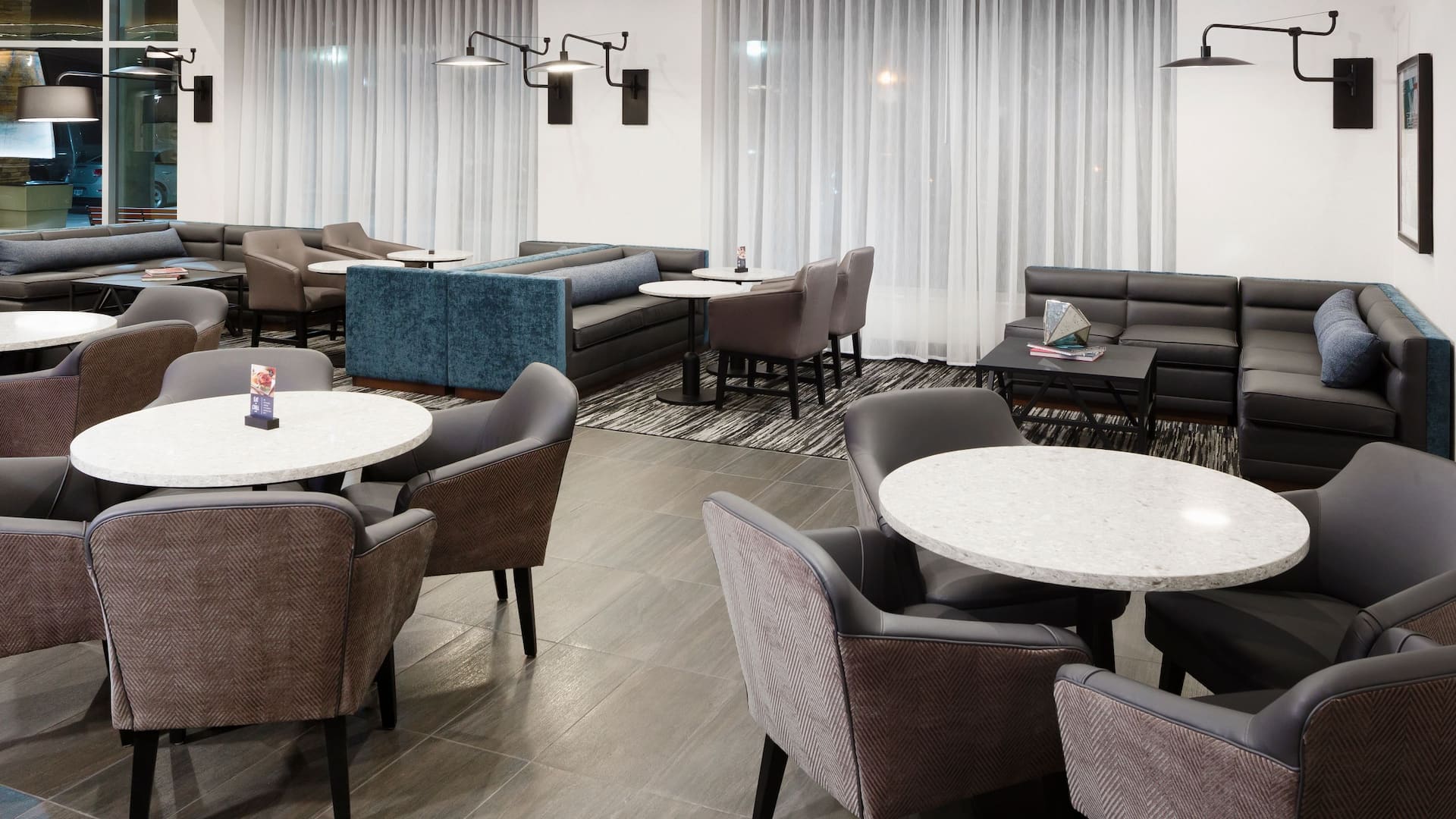 Hyatt Place Lubbock Gallery Seating Area