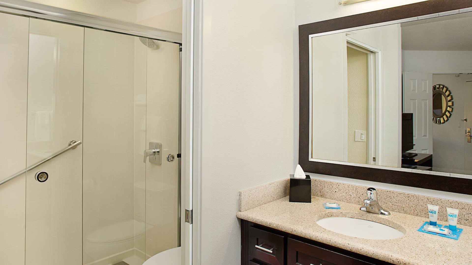 4 von 4 Hyatt House Belmont/Redwood Shores Bathroom