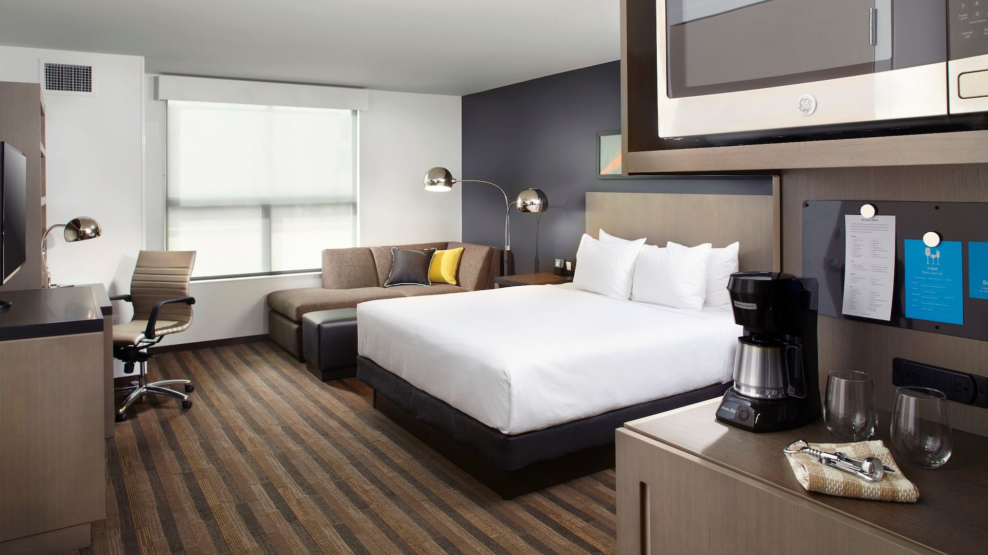 Hyatt House Denver/Lakewood at Belmar King Den Room