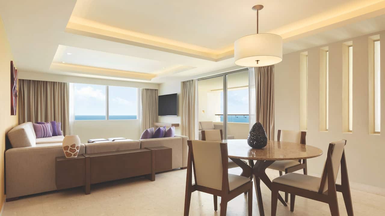 Club Two Bedroom Oceanfront Suite Dining Room