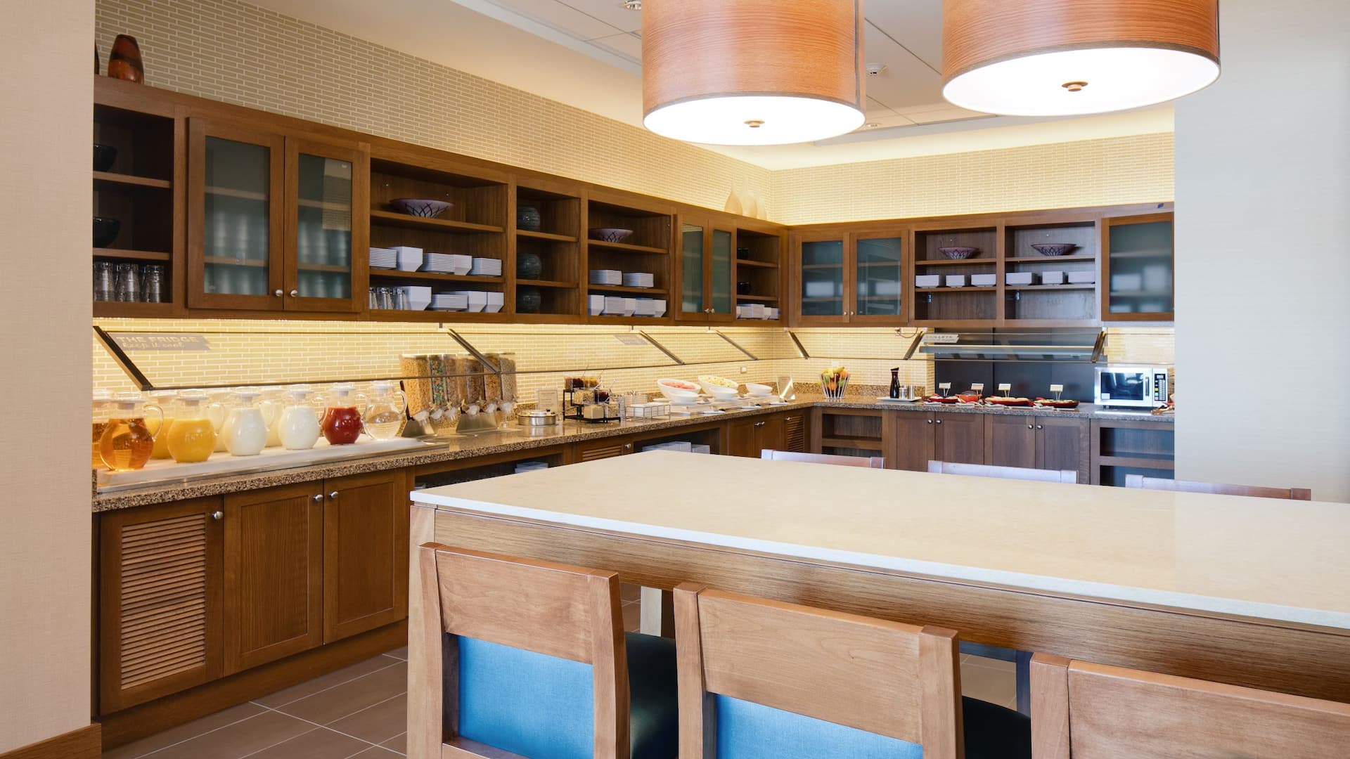 Hyatt Place Kansas City/Lenexa City Center Breakfast Bar
