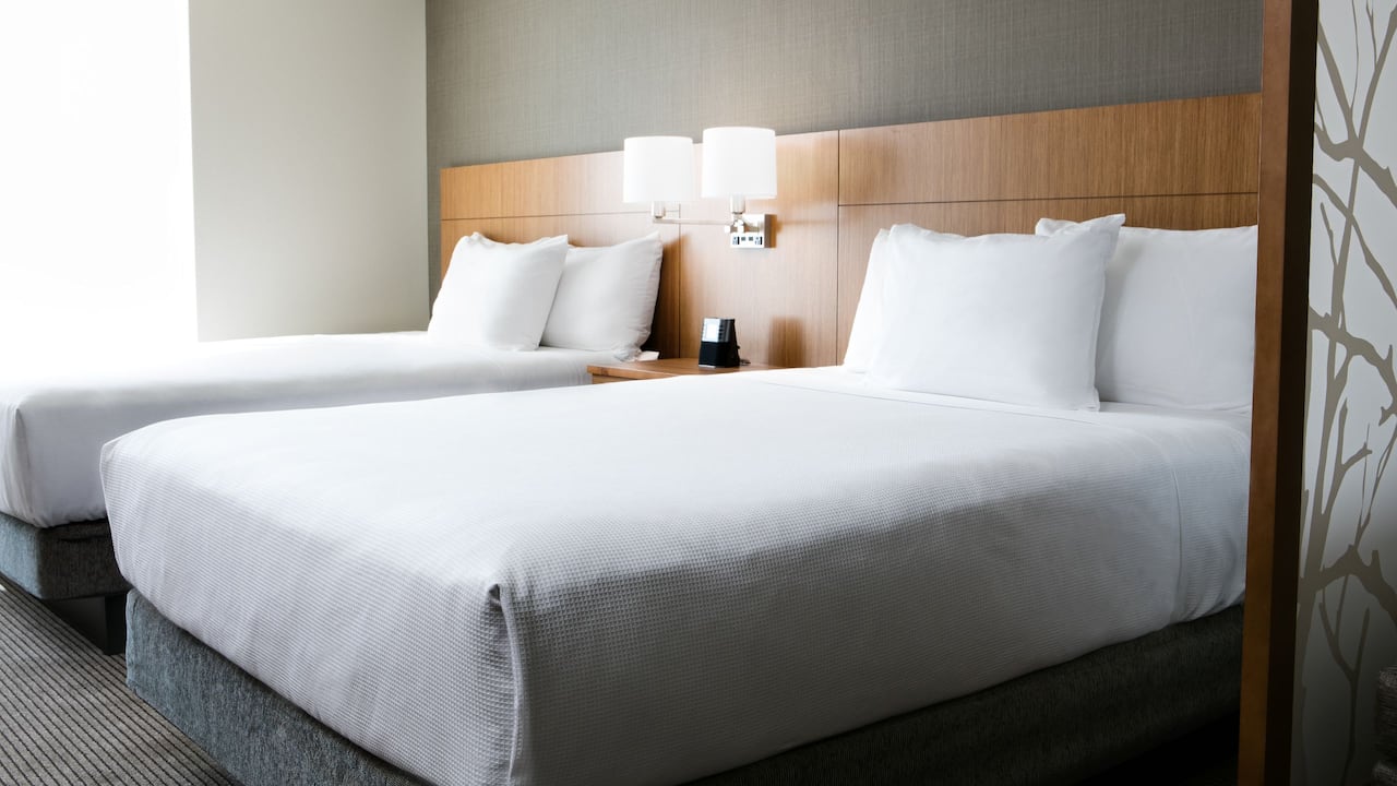 queen beds