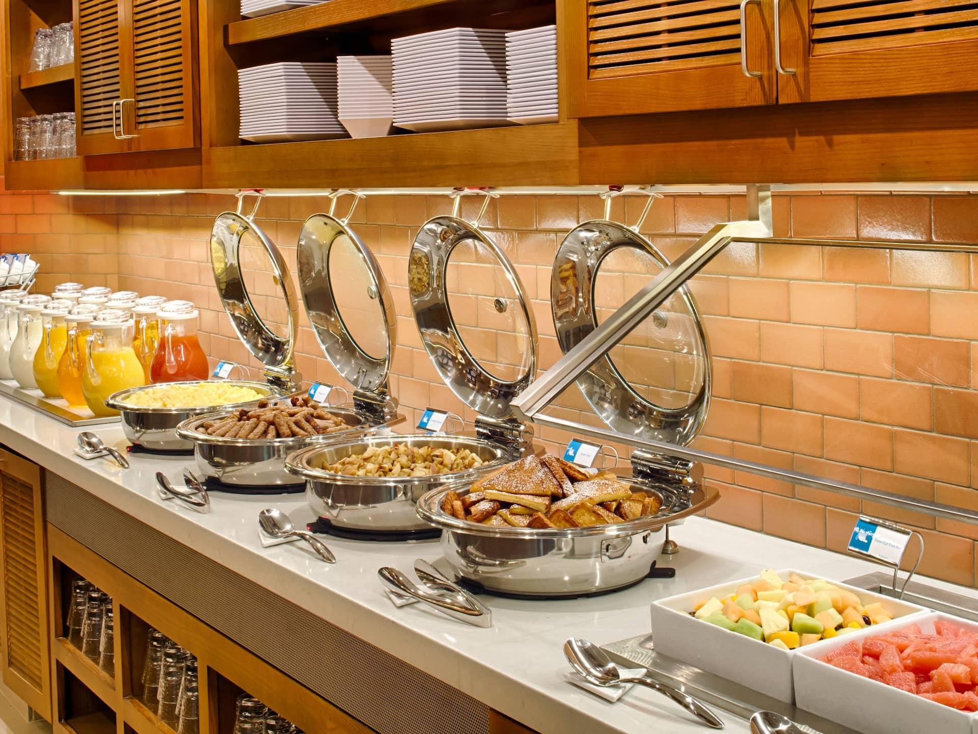 Hyatt House Seattle/Downtown Breakfast Hot Items