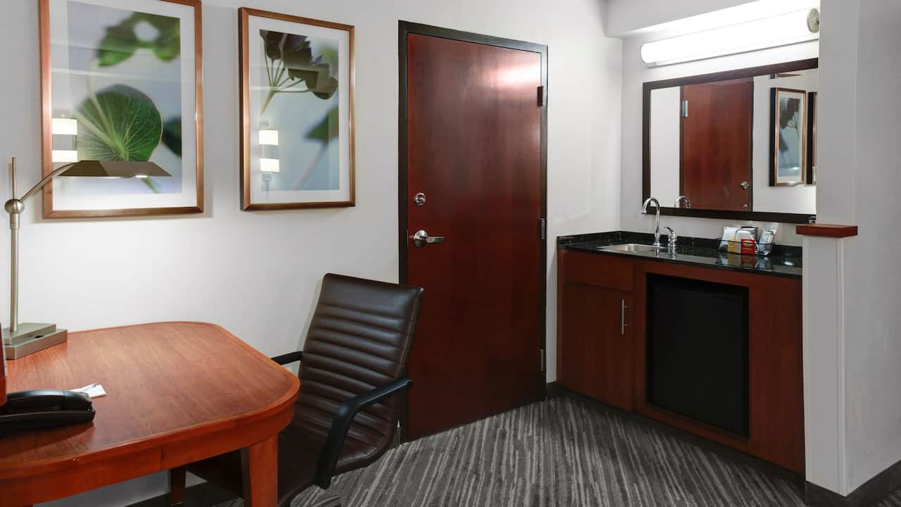 Guestroom near Meadowlands Complex with wet bar and desk.