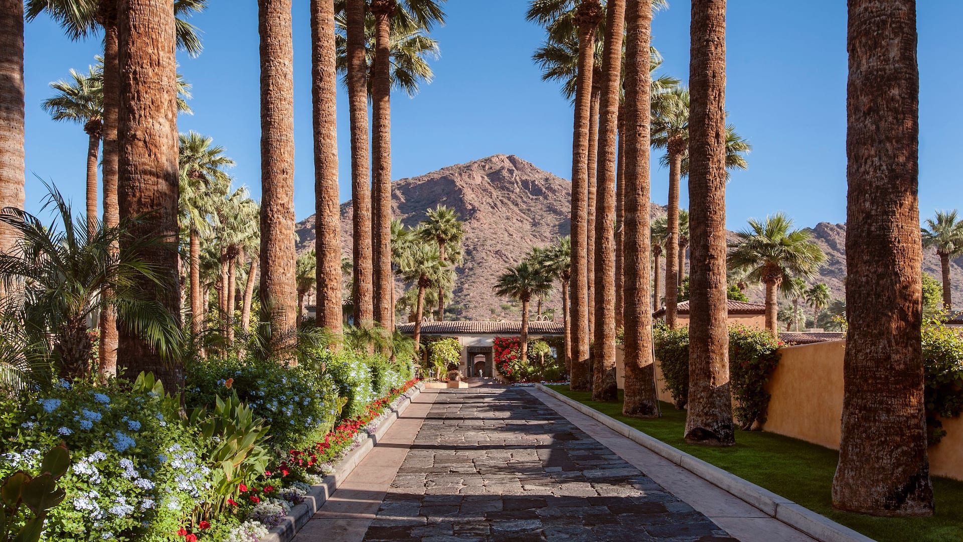 Front Drive to Hotel Entrance