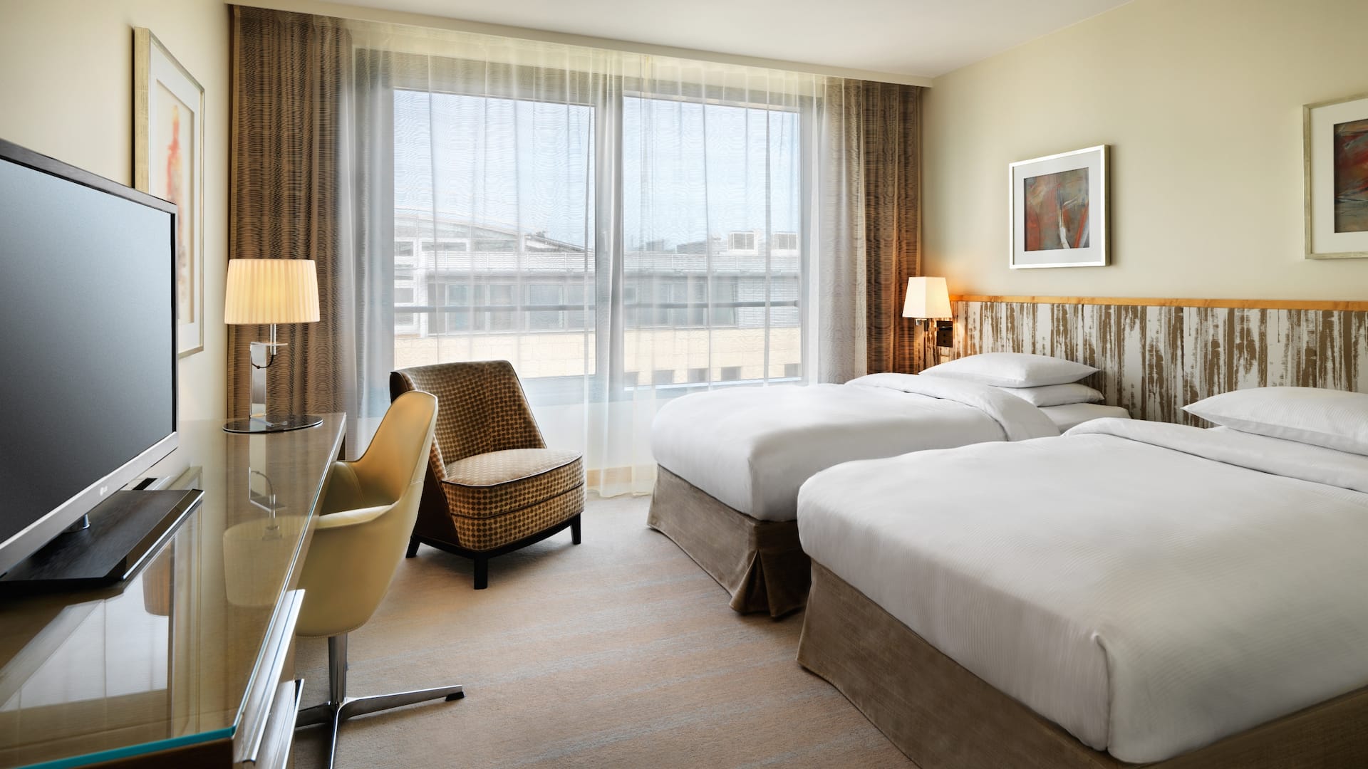 Spacious standard twin room with two separate beds at Hyatt Regency Mainz