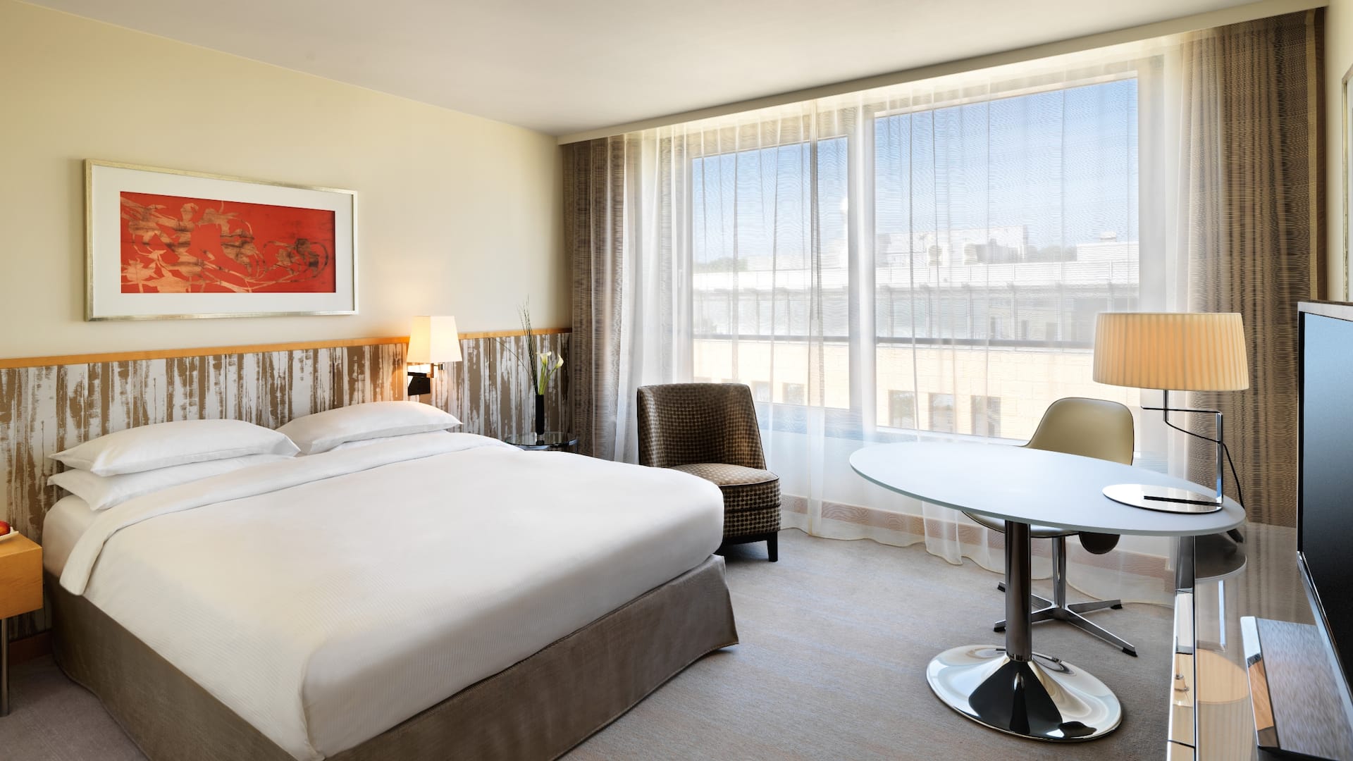 1 de 6 Hyatt Regency Mainz Standard Room Queen Bed