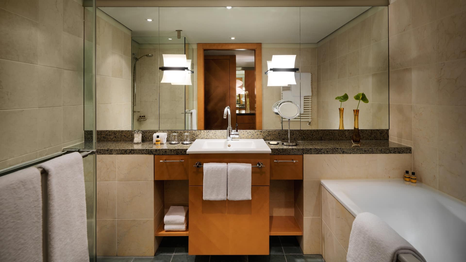 6 de 6 Hyatt Regency Mainz Standard Room Bathroom
