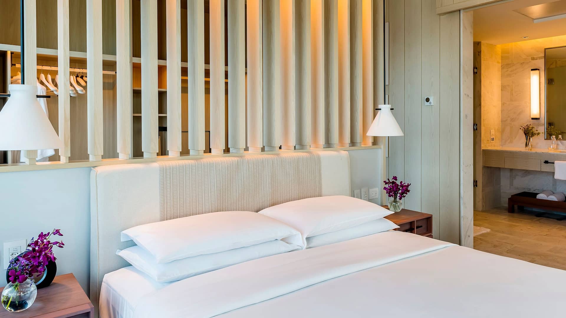 7 de 8 Diplomat Suite Bedroom