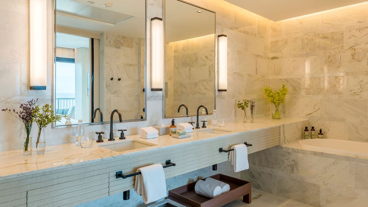 Diplomat Suite Bathroom