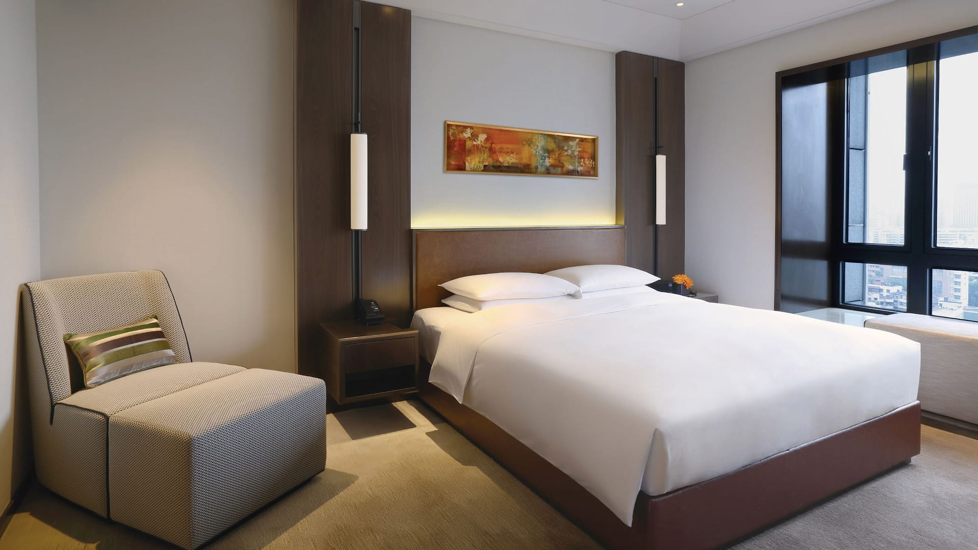 Hyatt Place Shenzhen Dongmen Business Suite Bedroom