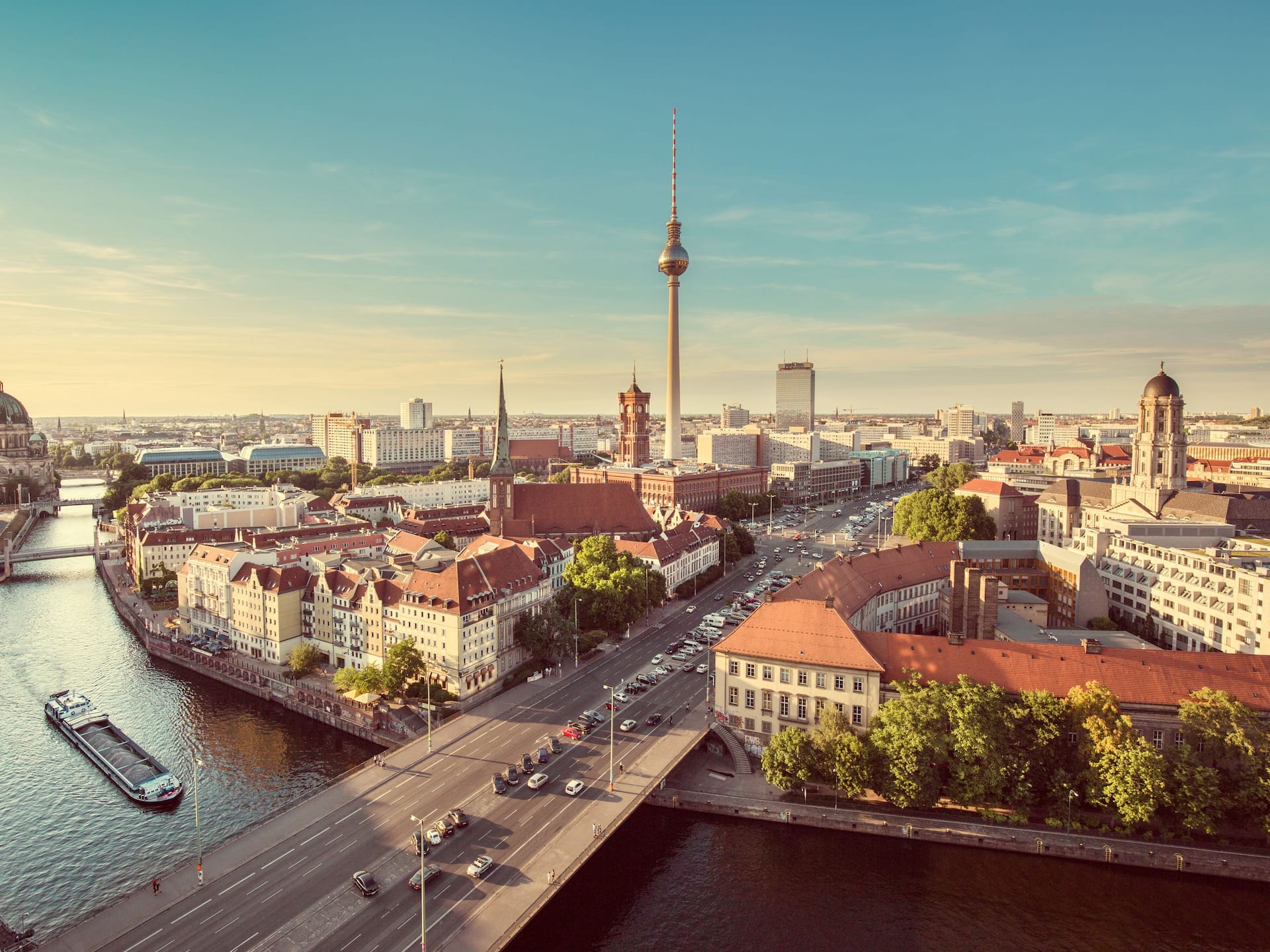 Discover Berlin TV Tower and Spree river with incentive trips at the Grand Hyatt Berlin
