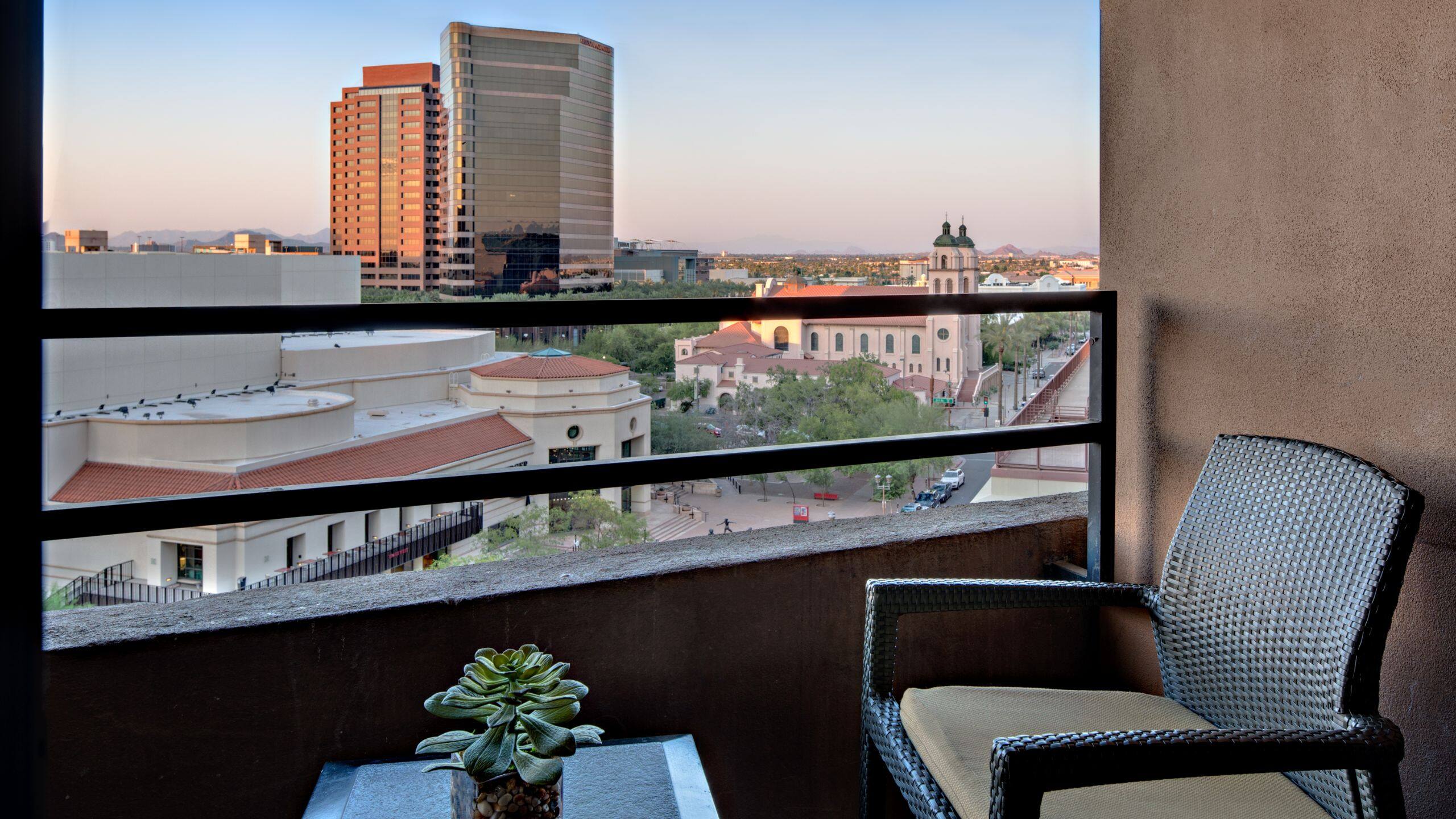 Downtown Phoenix Rooms And Suites | Hyatt Regency Phoenix