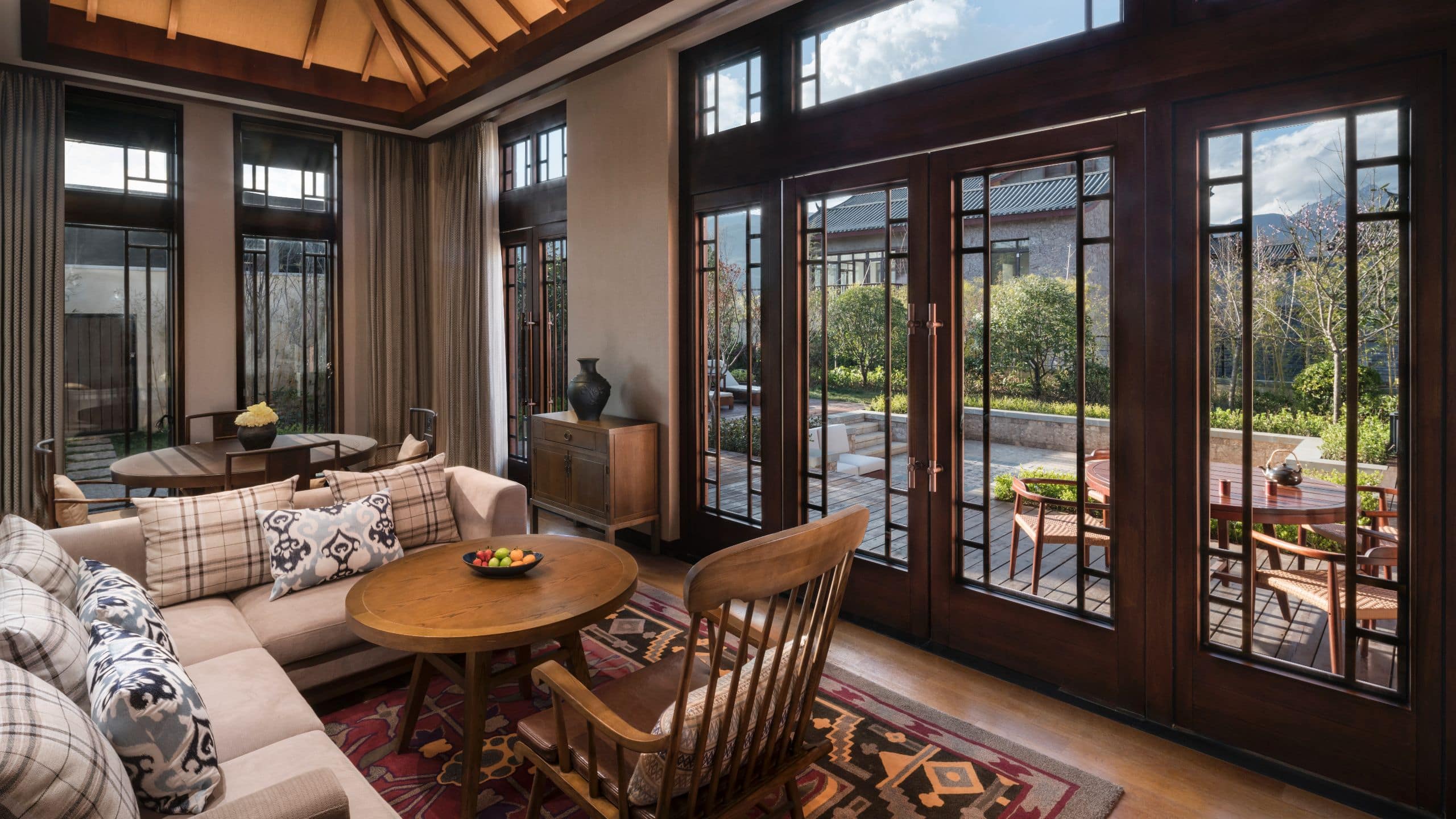 3/3 Jinmao Hotel Lijiang City Hotel One Bedroom Villa Living Room