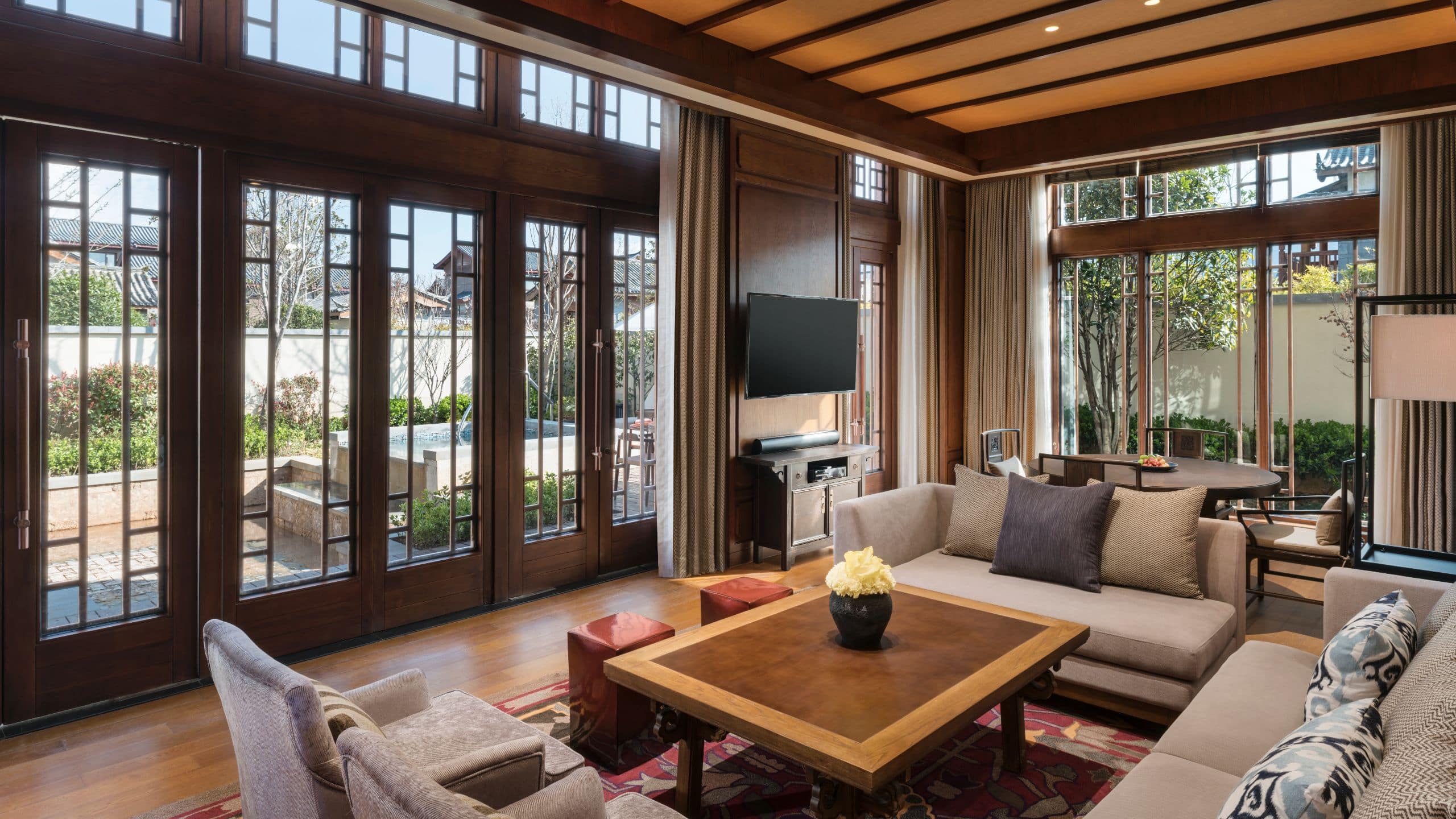 4/4 Jinmao Hotel Lijiang City Hotel Two Bedroom Villa Living Room