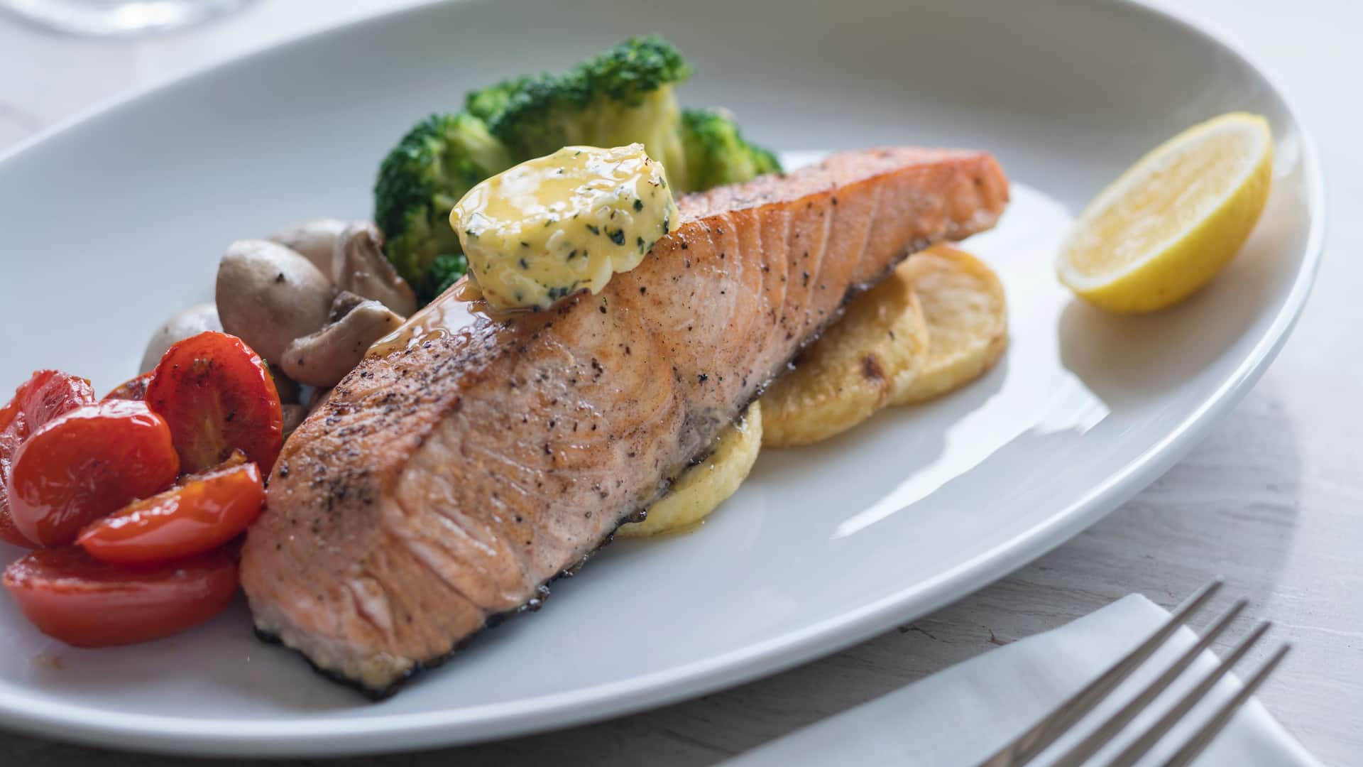 Hyatt Regency Shanghai, Wujiaochang Signature Dish Salmon Fillet