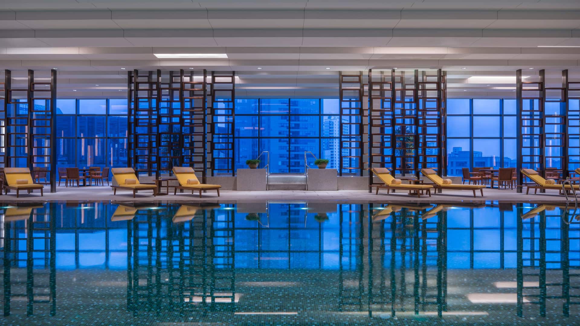 Hyatt Regency Shanghai, Wujiaochang Swimming Pool