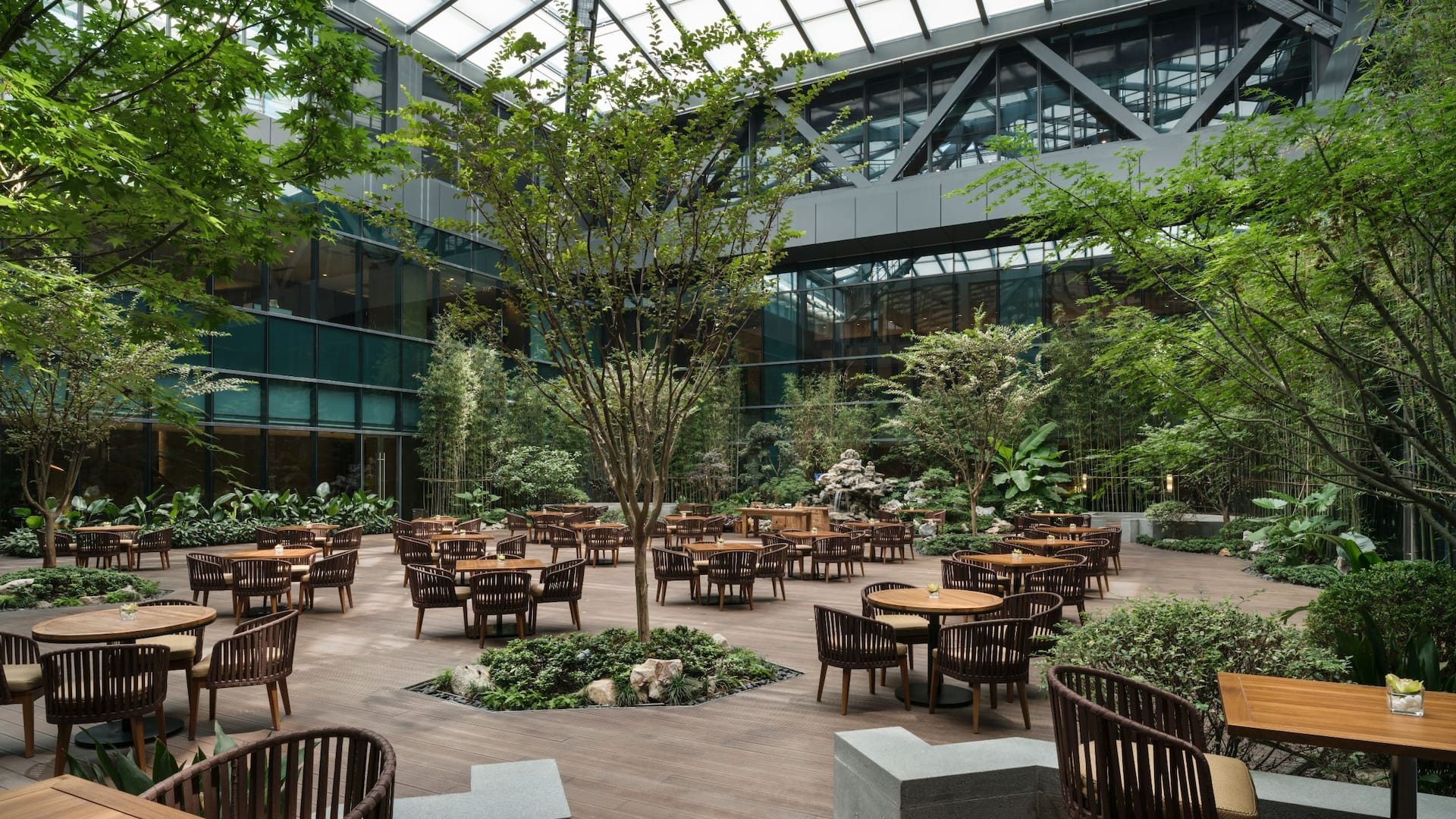 Hyatt Regency Shanghai, Wujiaochang Courtyard