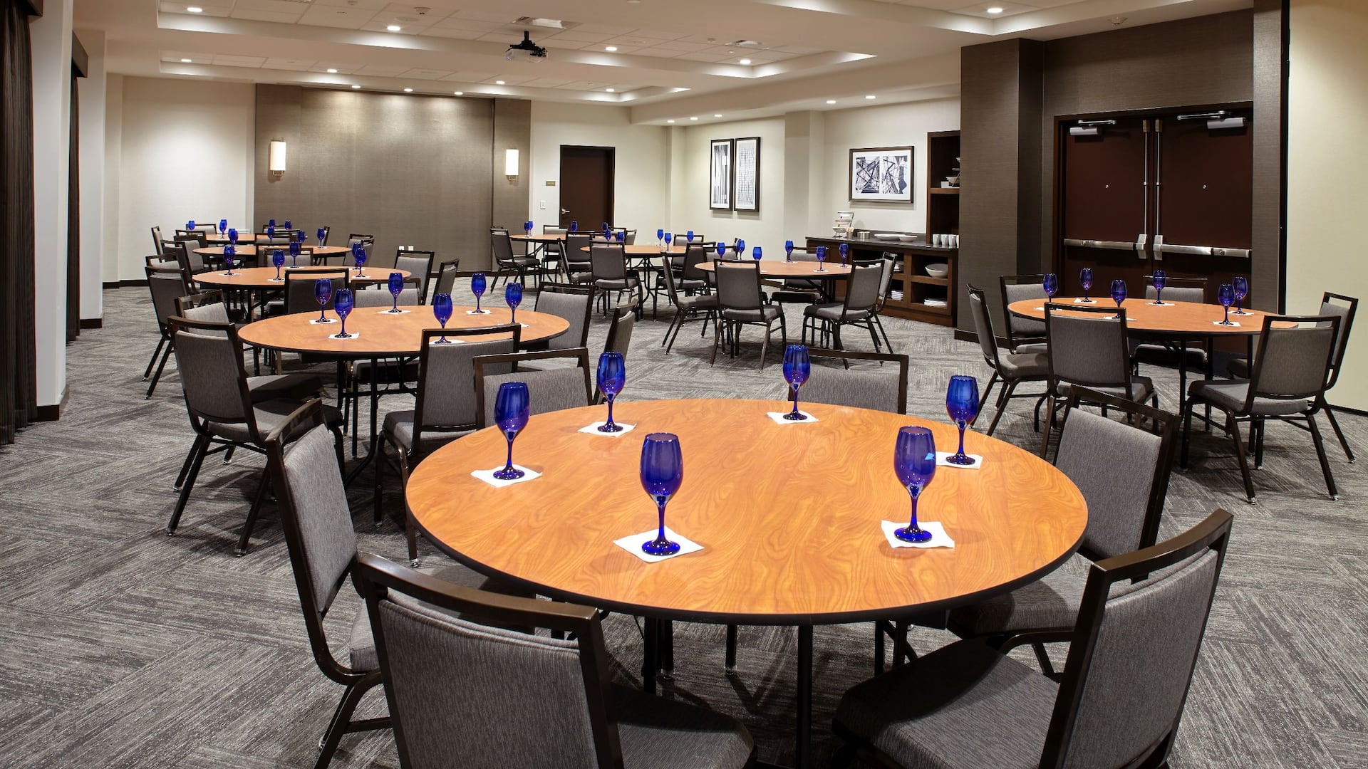 Hyatt Place Cleveland/Lyndhurst/Legacy Village Meeting Rounds