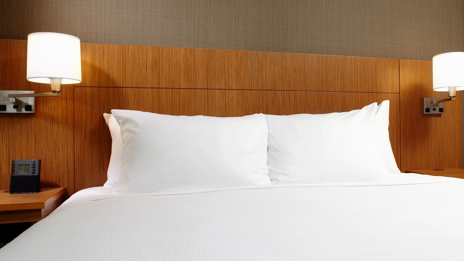 Hyatt Place Cleveland/Lyndhurst/Legacy Village King Suite Bedroom