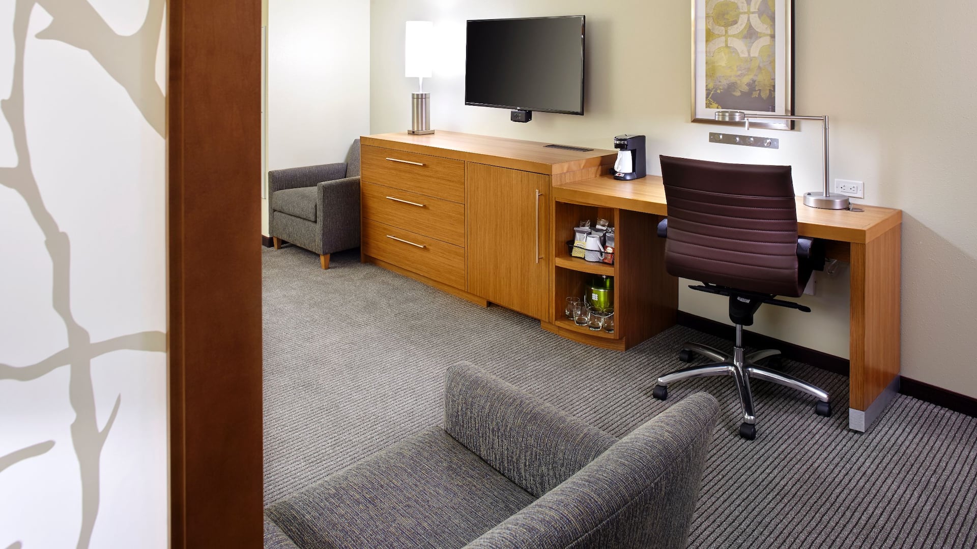 3 of 5 Hyatt Place Cleveland/Lyndhurst/Legacy Village Queen Suite Desk