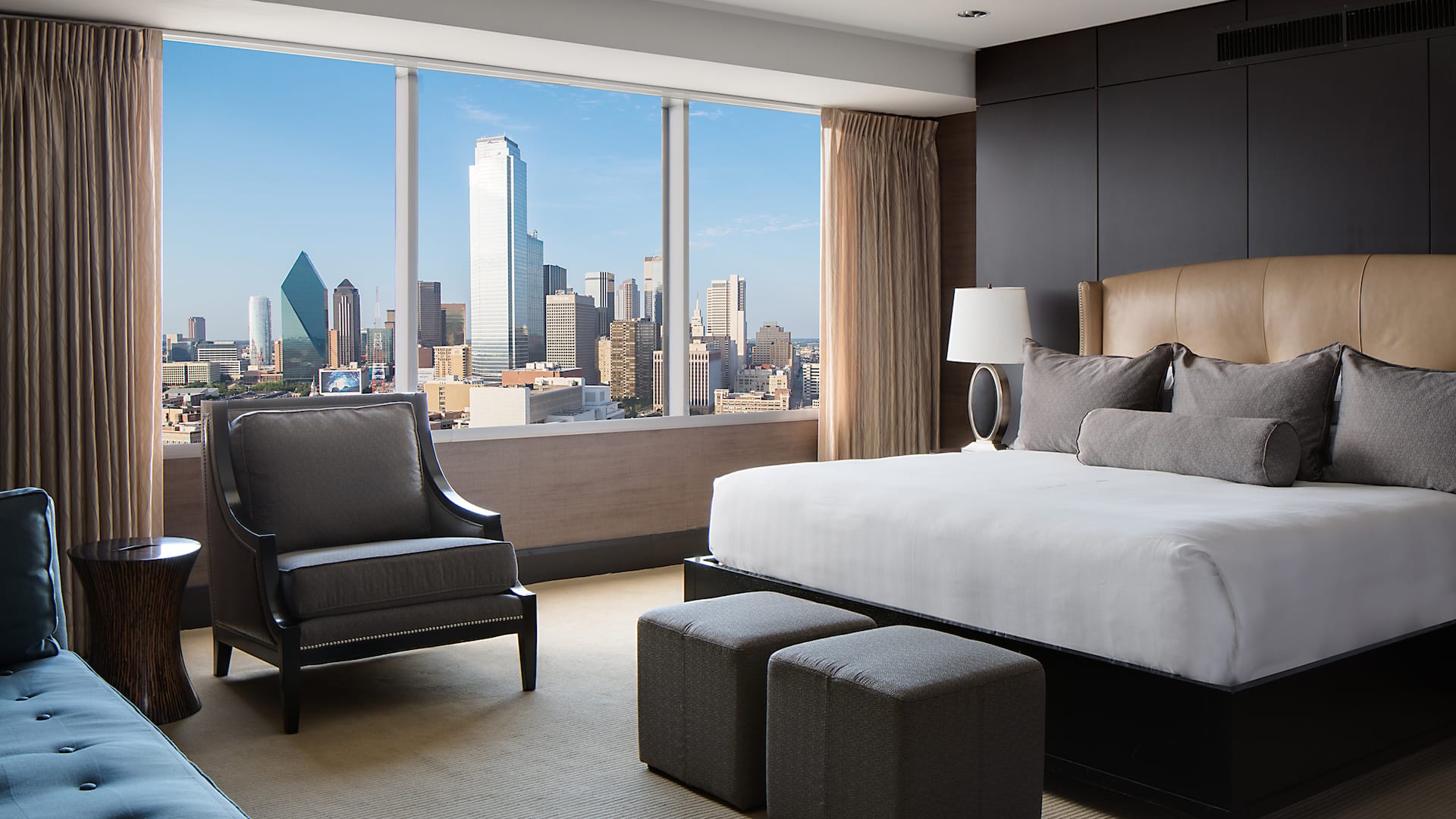 Hyatt Regency Dallas Presidential Suite Guestroom