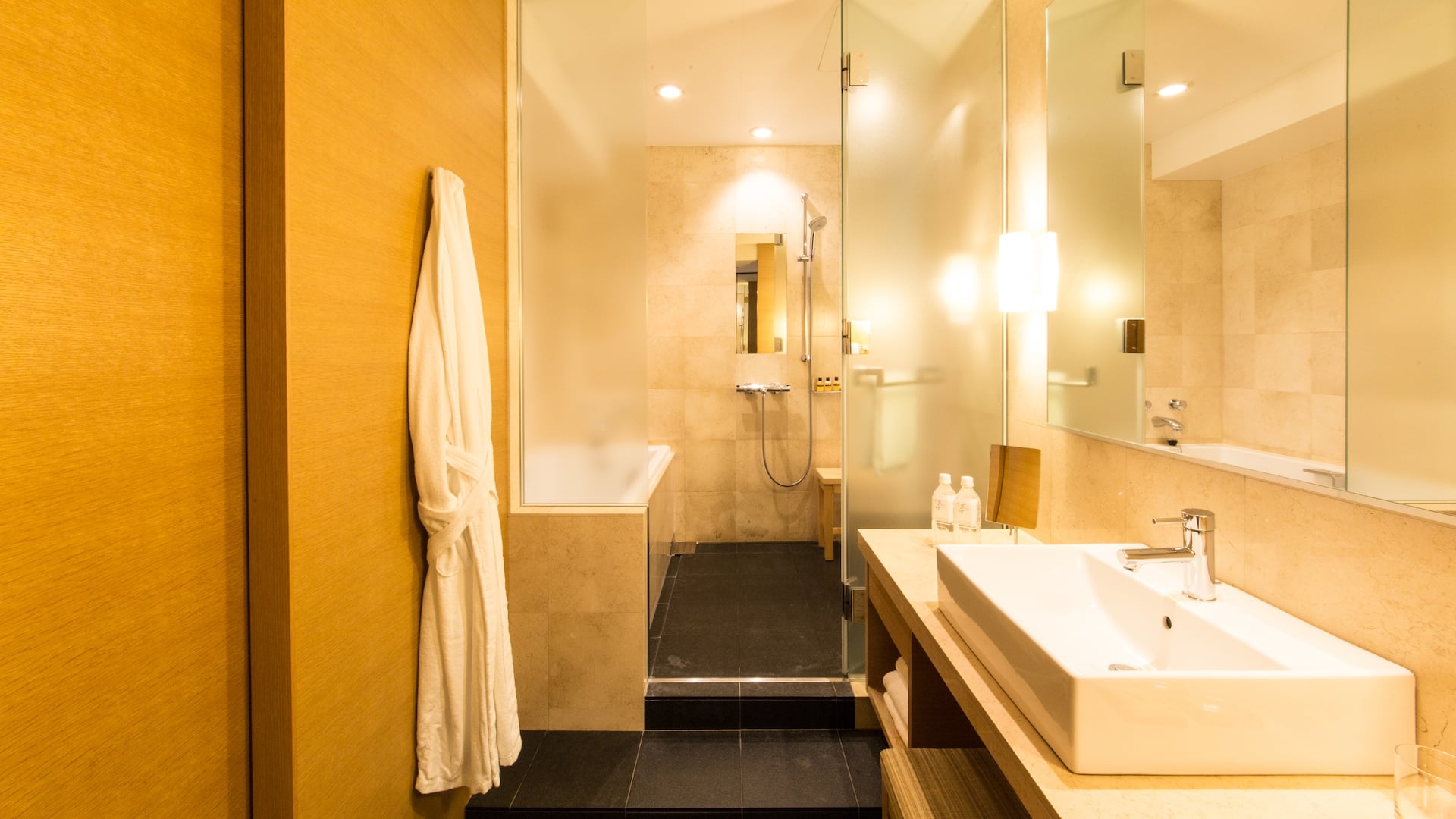 3 of 3 Hyatt Regency Kyoto Rooms Bathroom