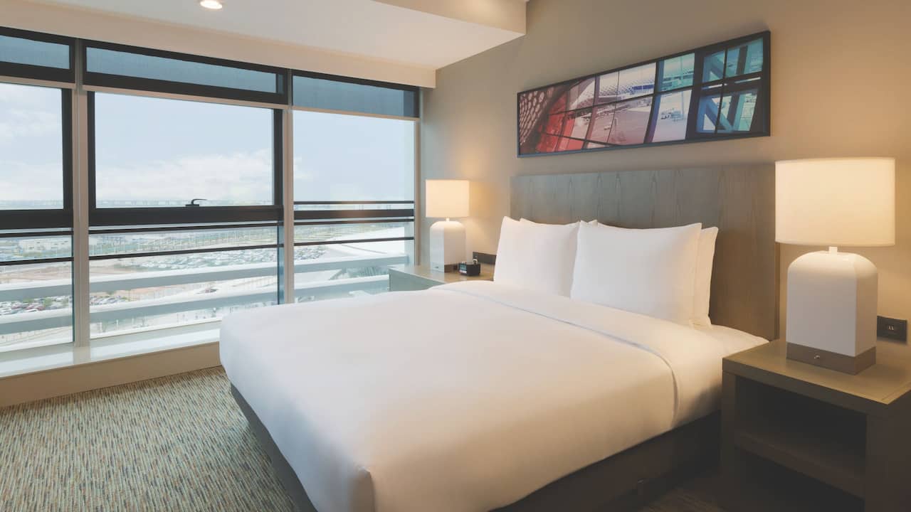 Hyatt House Shenzhen Airport King Bed