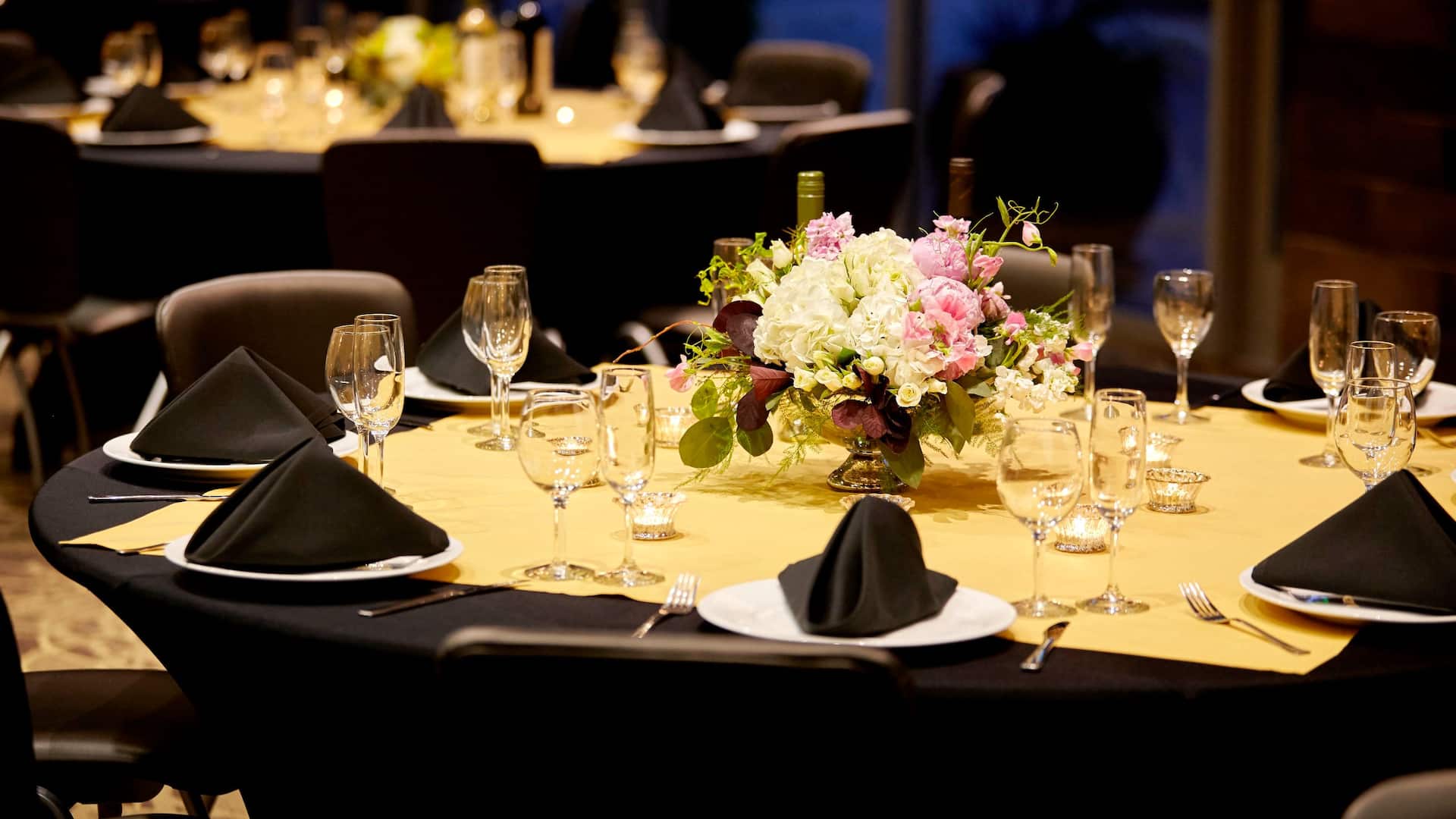 10 of 11 Hyatt House Seattle/Redmond Social Setup Detail Table