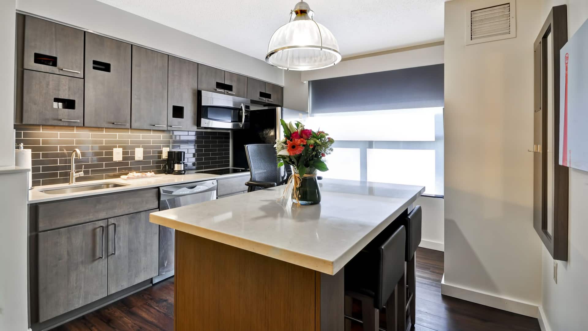 Hyatt House Atlanta/Cobb Galleria Guest Kitchen Bar