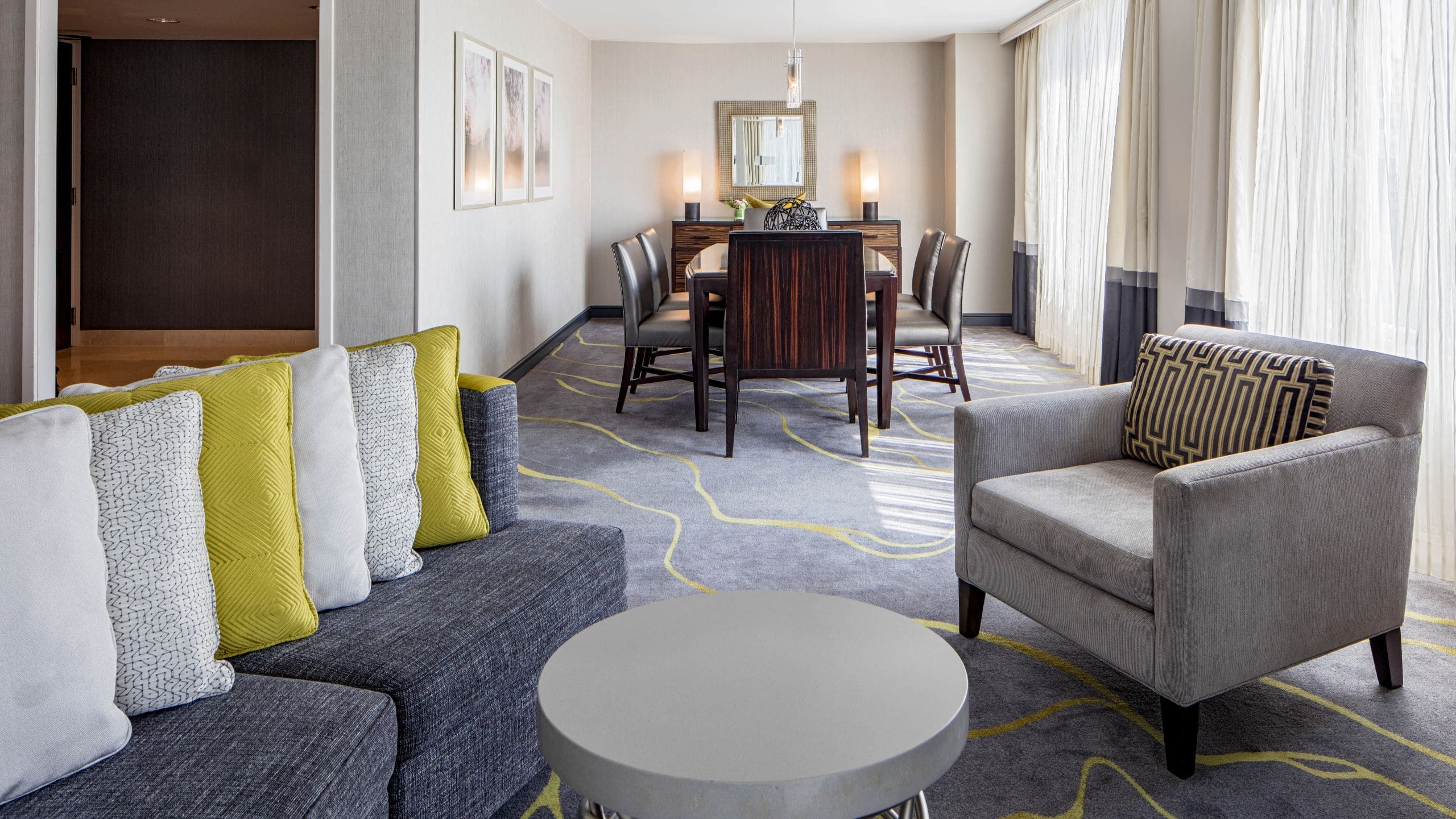 hyatto品です。 ロサンゼルスのウエスト・センチュリー大通りにあるホテル