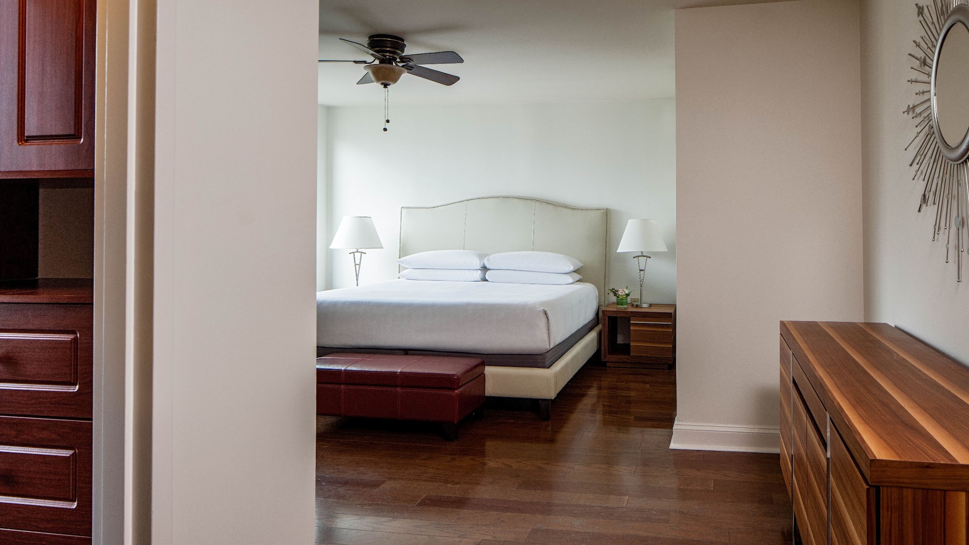 2 de 6 Hyatt Regency Washington on Capitol Hill Senate Bedroom Entry