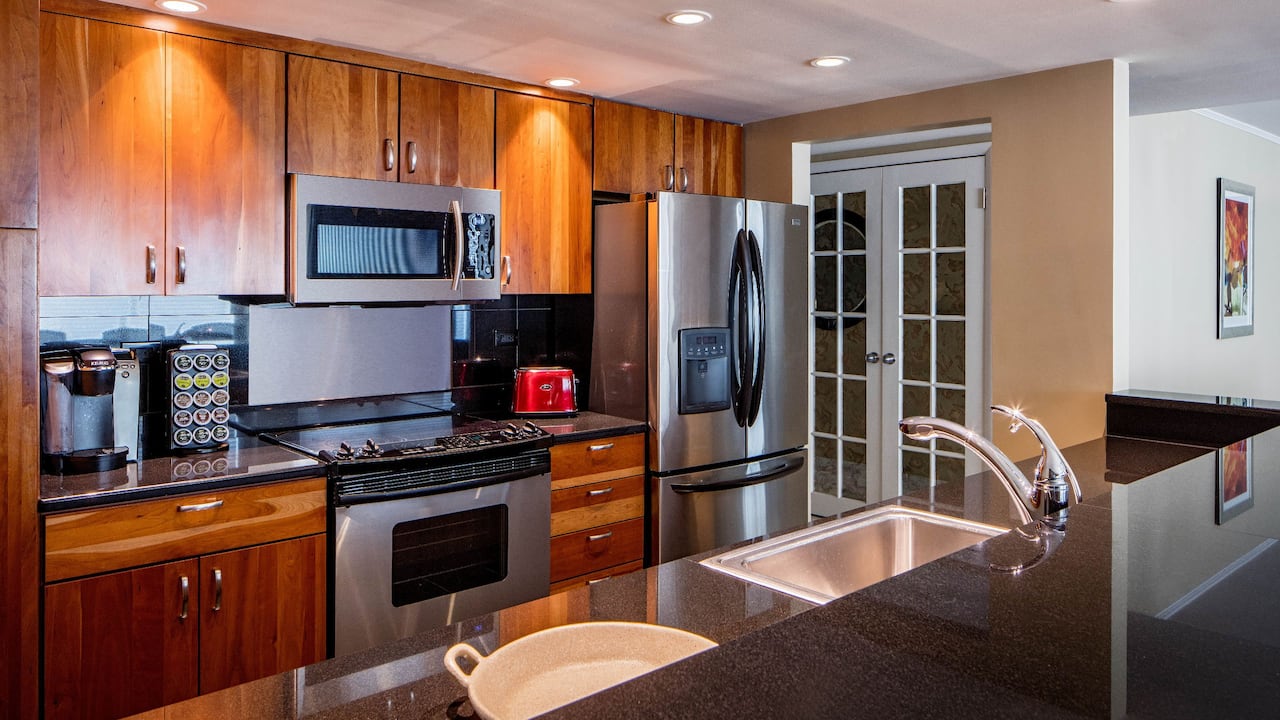 Senate Suite with fully equipped kitchen 