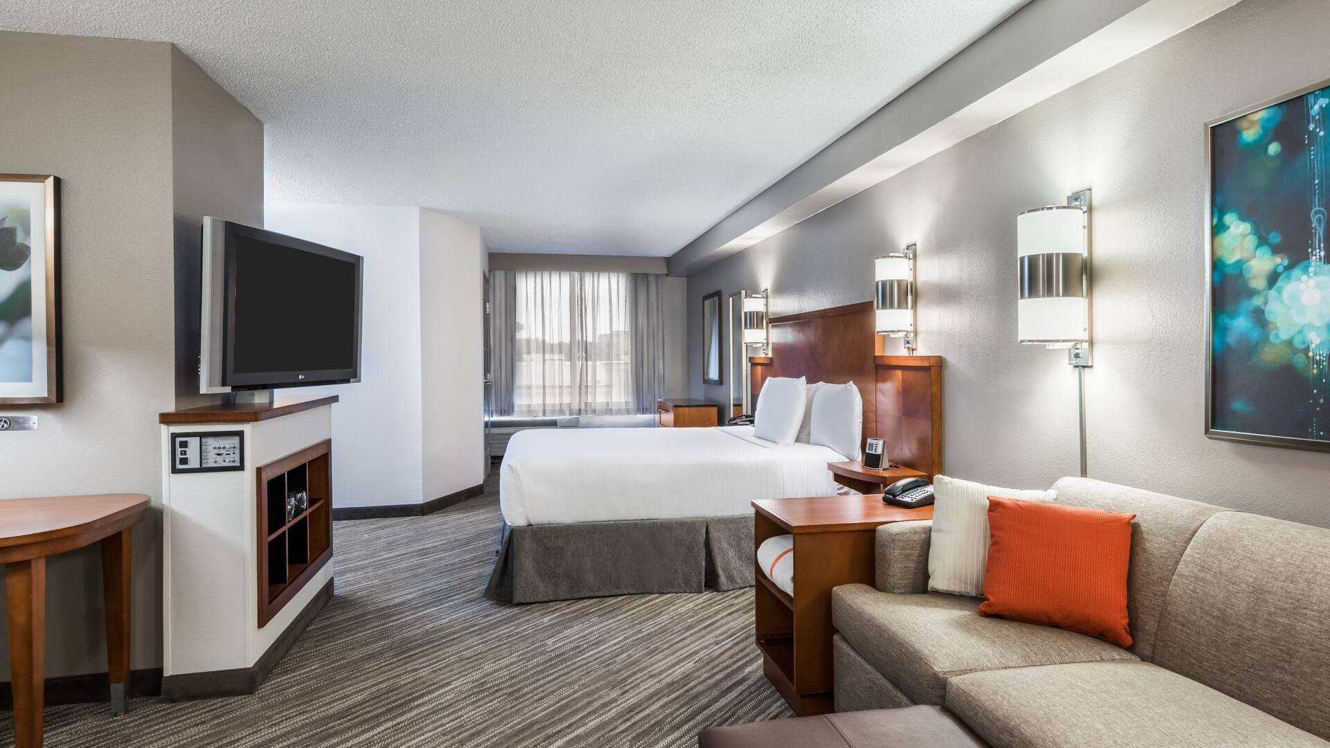 Hyatt Place Rogers/Bentonville King Room Living