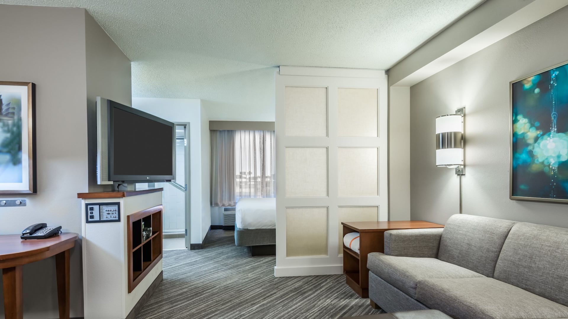 Hyatt Place Rogers/Bentonville King Room Living