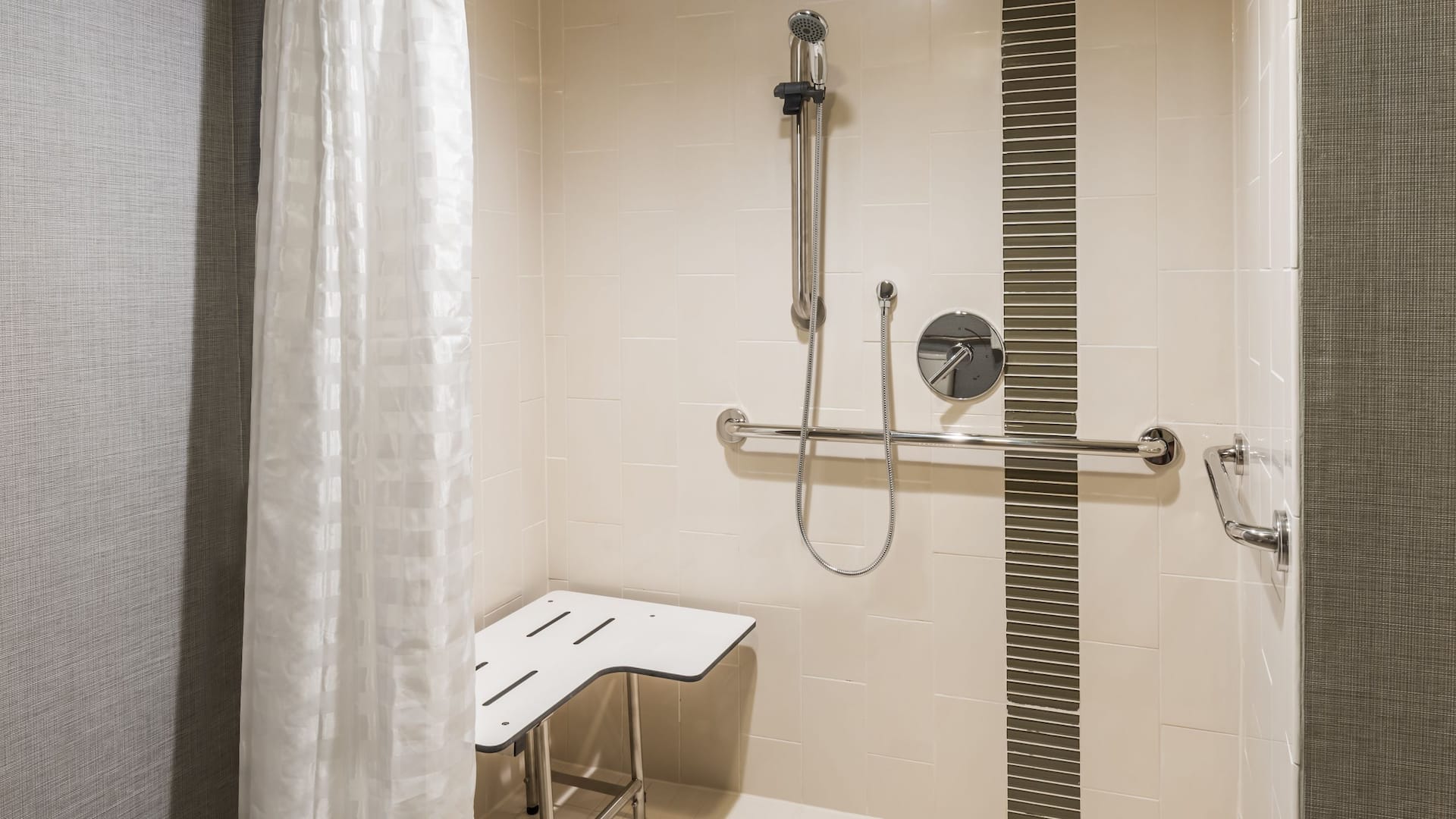 第 2，共 2 Hyatt Place Rogers/Bentonville Roll In Shower