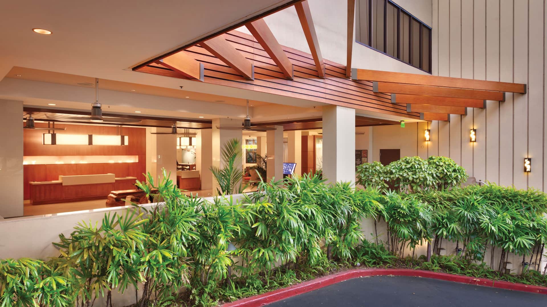 Hyatt Place Waikiki Beach Entrance Valet Third View