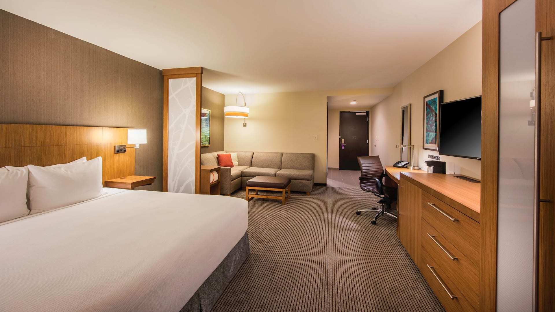 Hyatt Place Cleveland/Westlake/Crocker Park King Room Long View