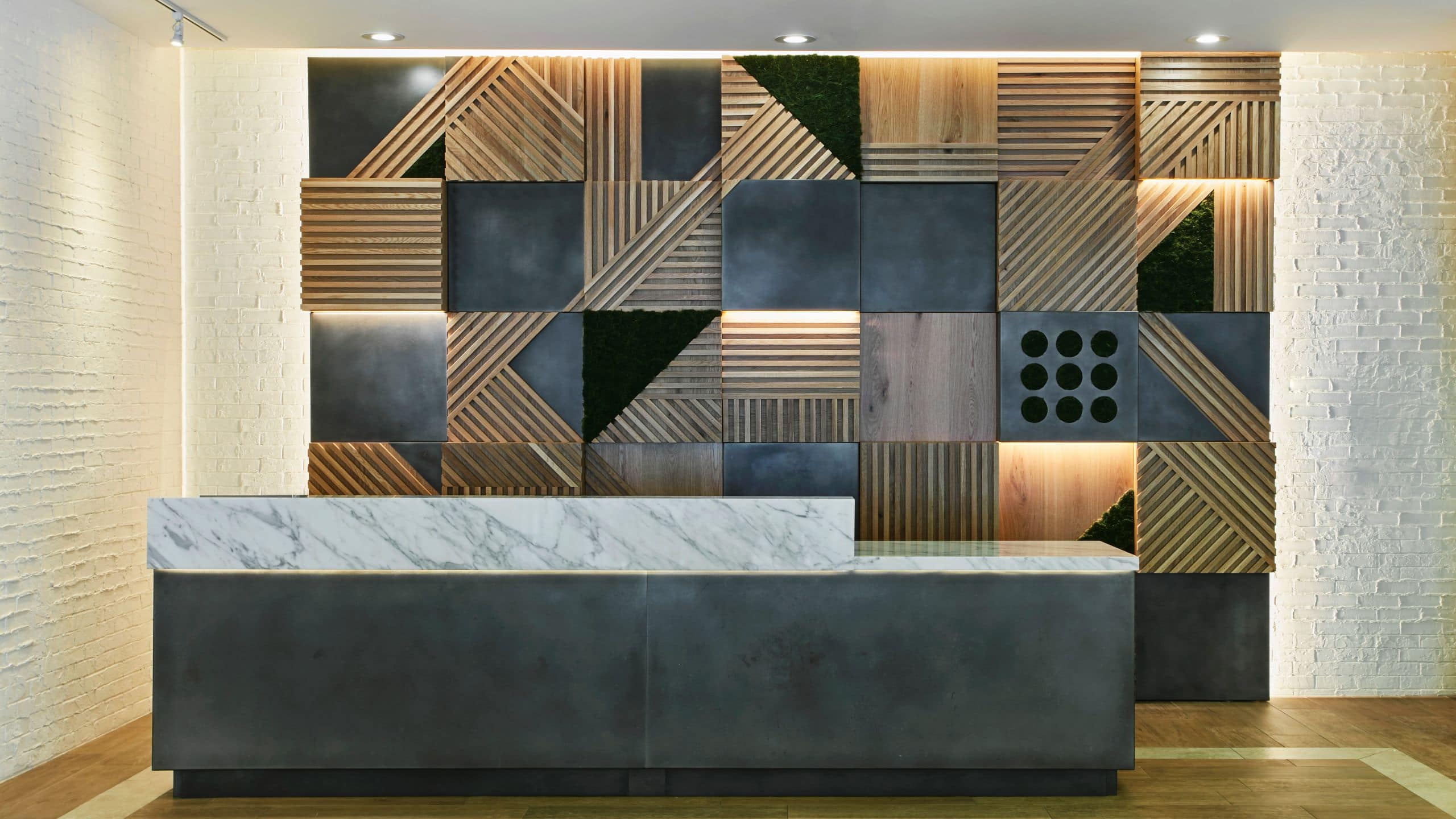 Hyatt Place Chicago/River North Front Desk