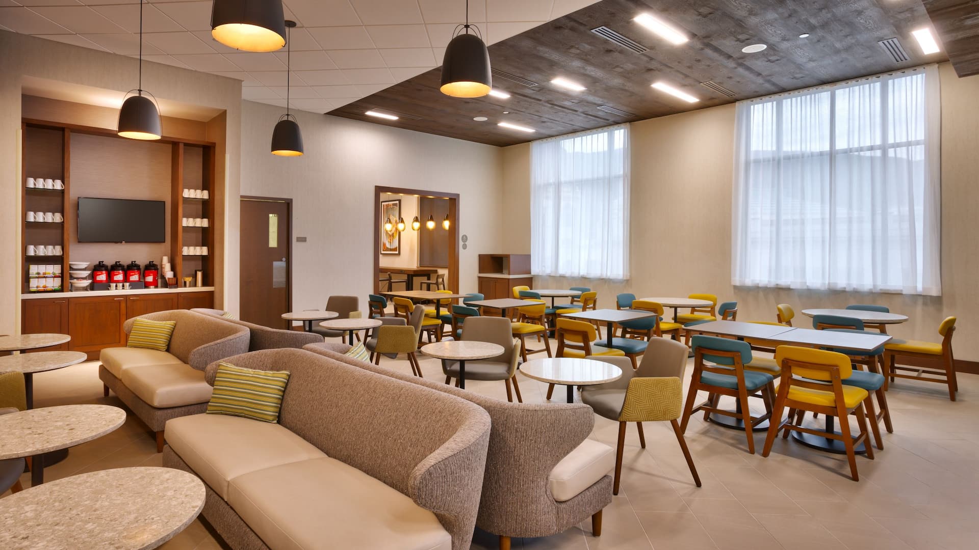 Hyatt Place Salt Lake City/Farmington/Station Park Gallery Breakfast Seating Area