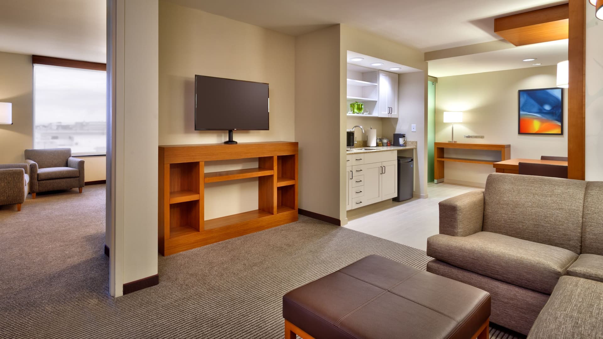 Hyatt Place Salt Lake City/Farmington/Station Park Suite Living Space