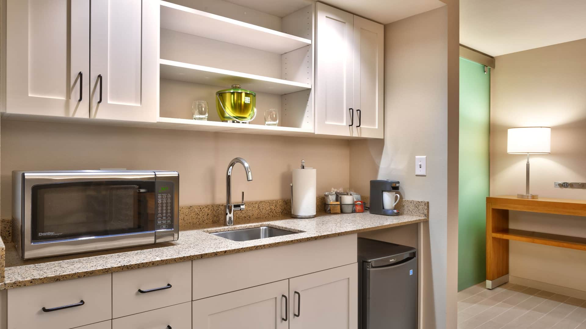 Hyatt Place Salt Lake City/Farmington/Station Park Suite Kitchen