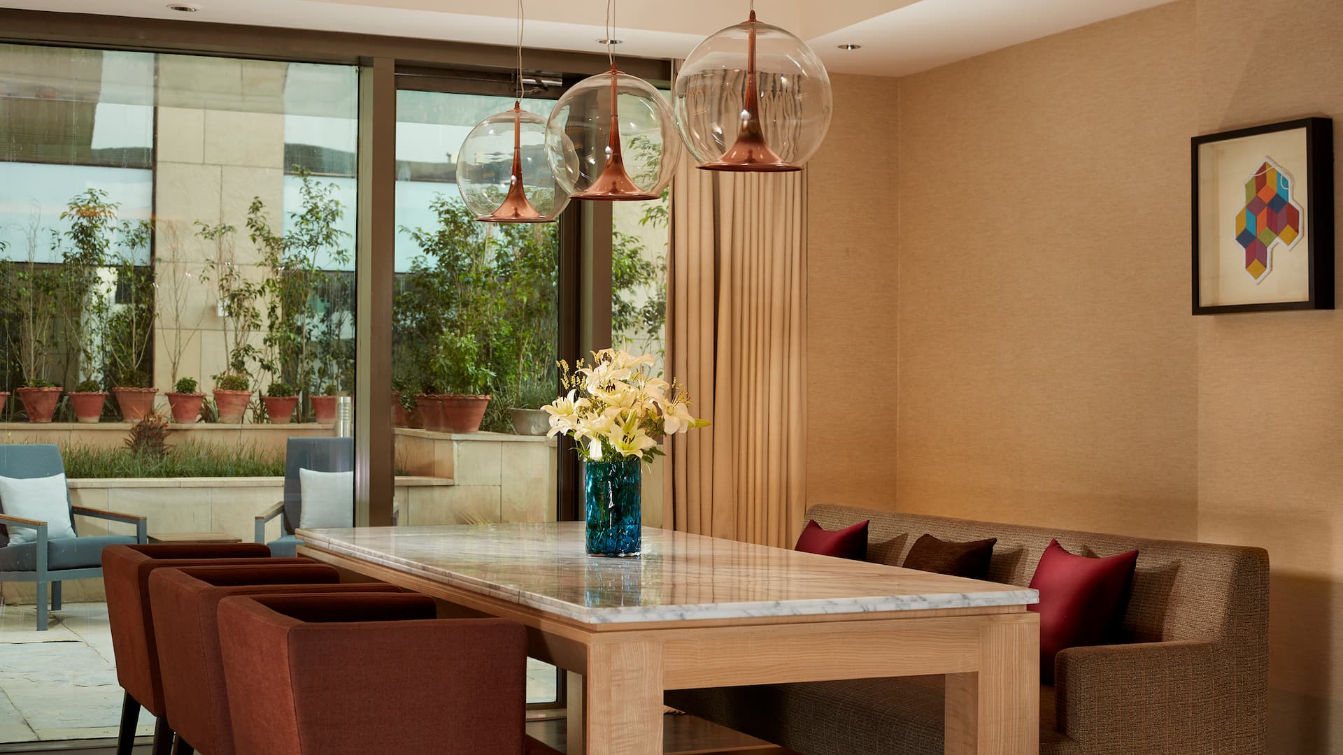 2 von 2 Hyatt Regency Chandigarh Diplomat Suite Dining Area