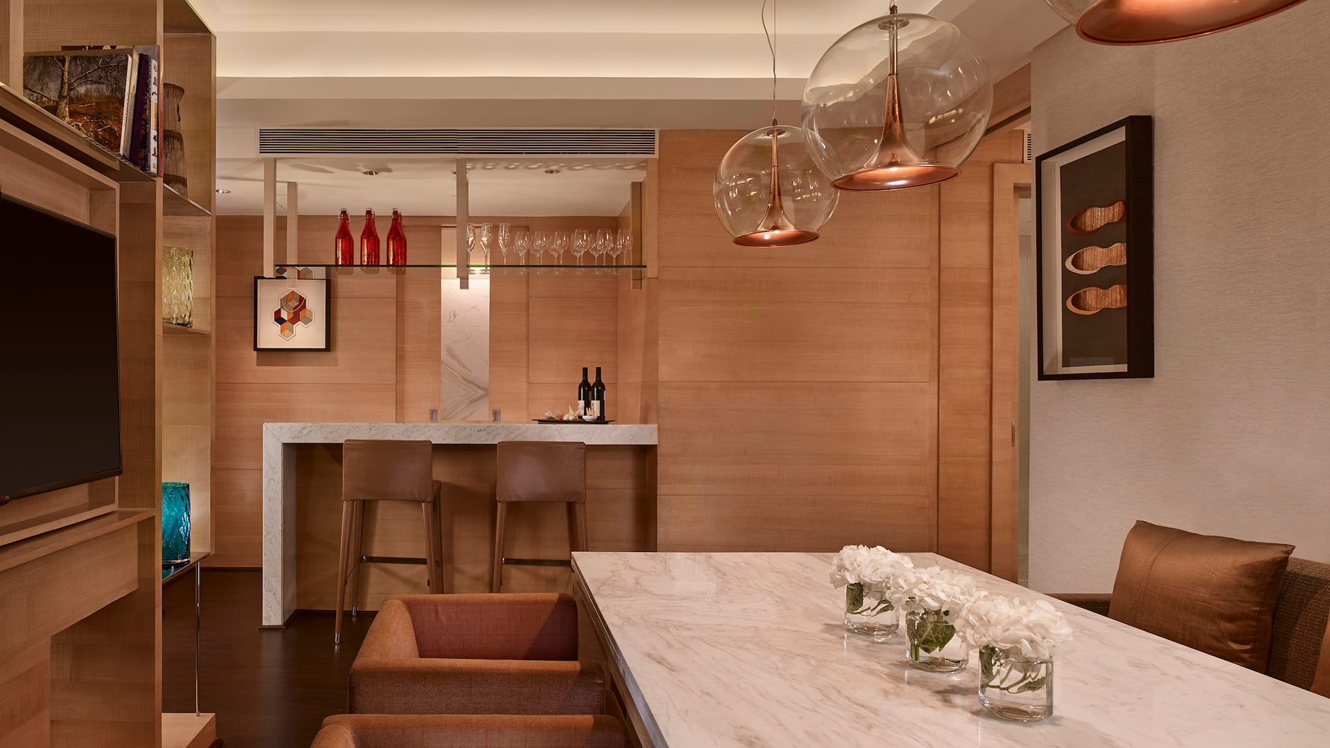 2 von 2 Hyatt Regency Chandigarh Premier Suite Dining Area