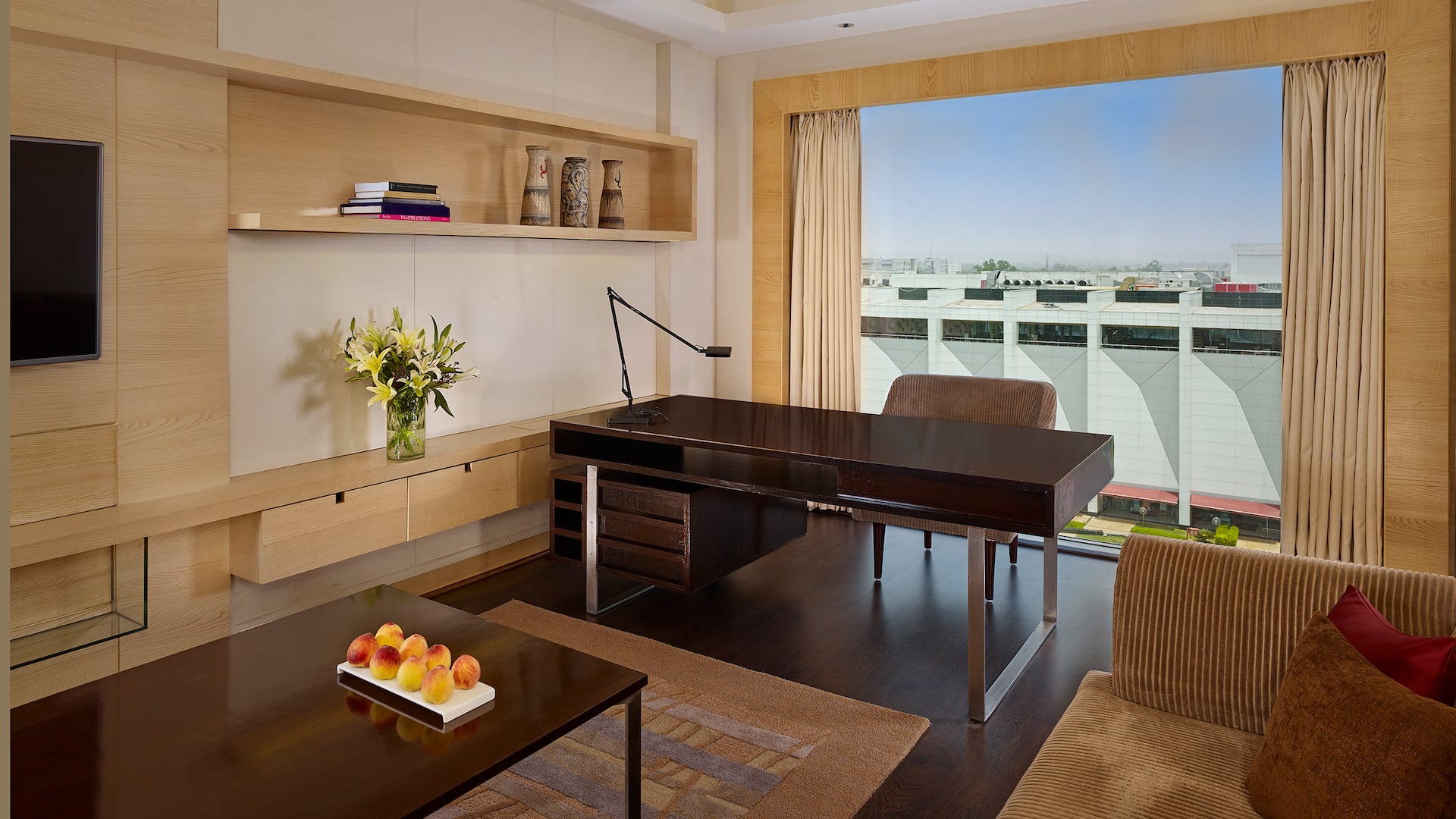 2 von 2 Hyatt Regency Chandigarh Presidential Suite Study